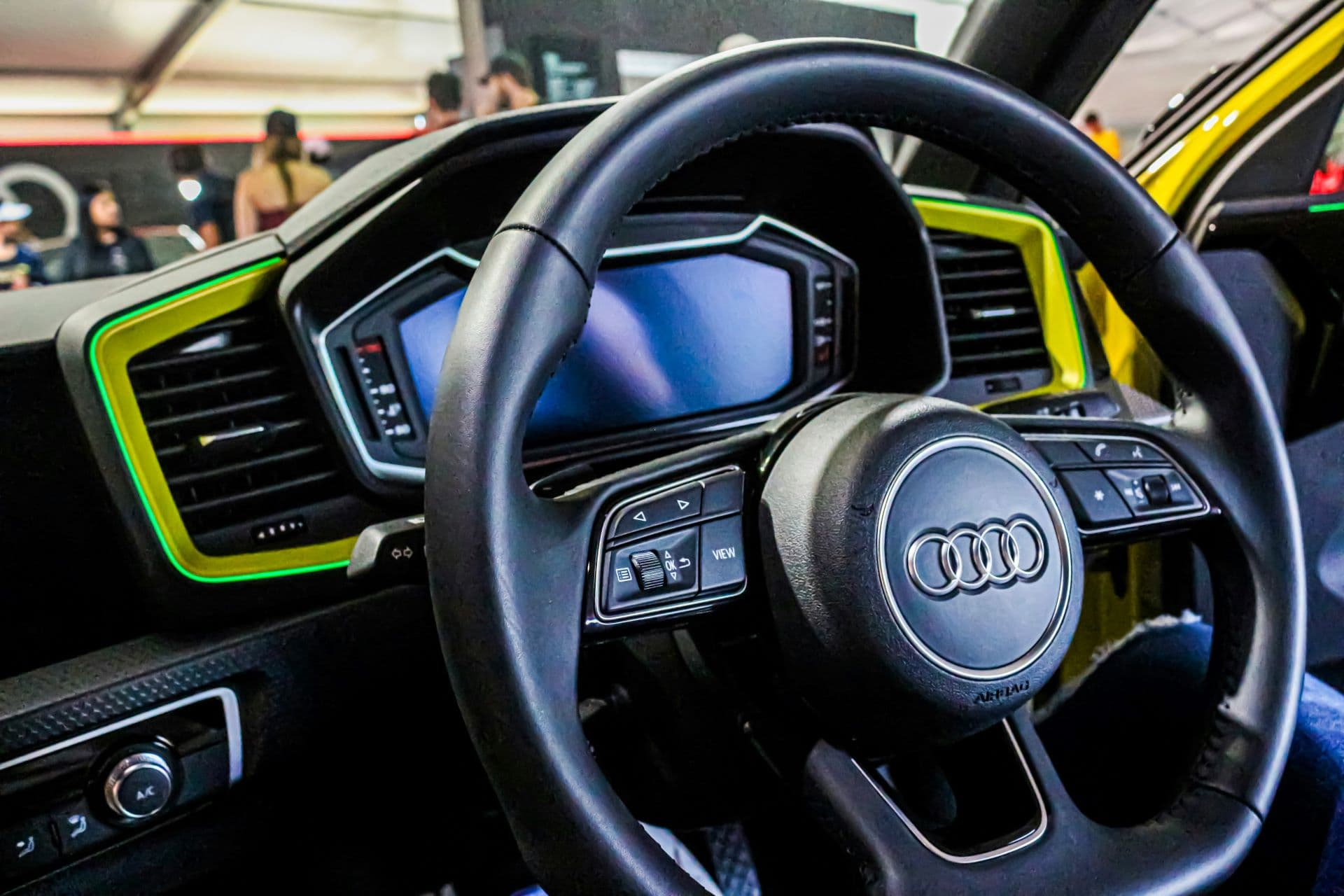 Marketing ÔÇÿSoftware on WheelsÔÇÖ: Selling Cars as Evolving Tech Platforms