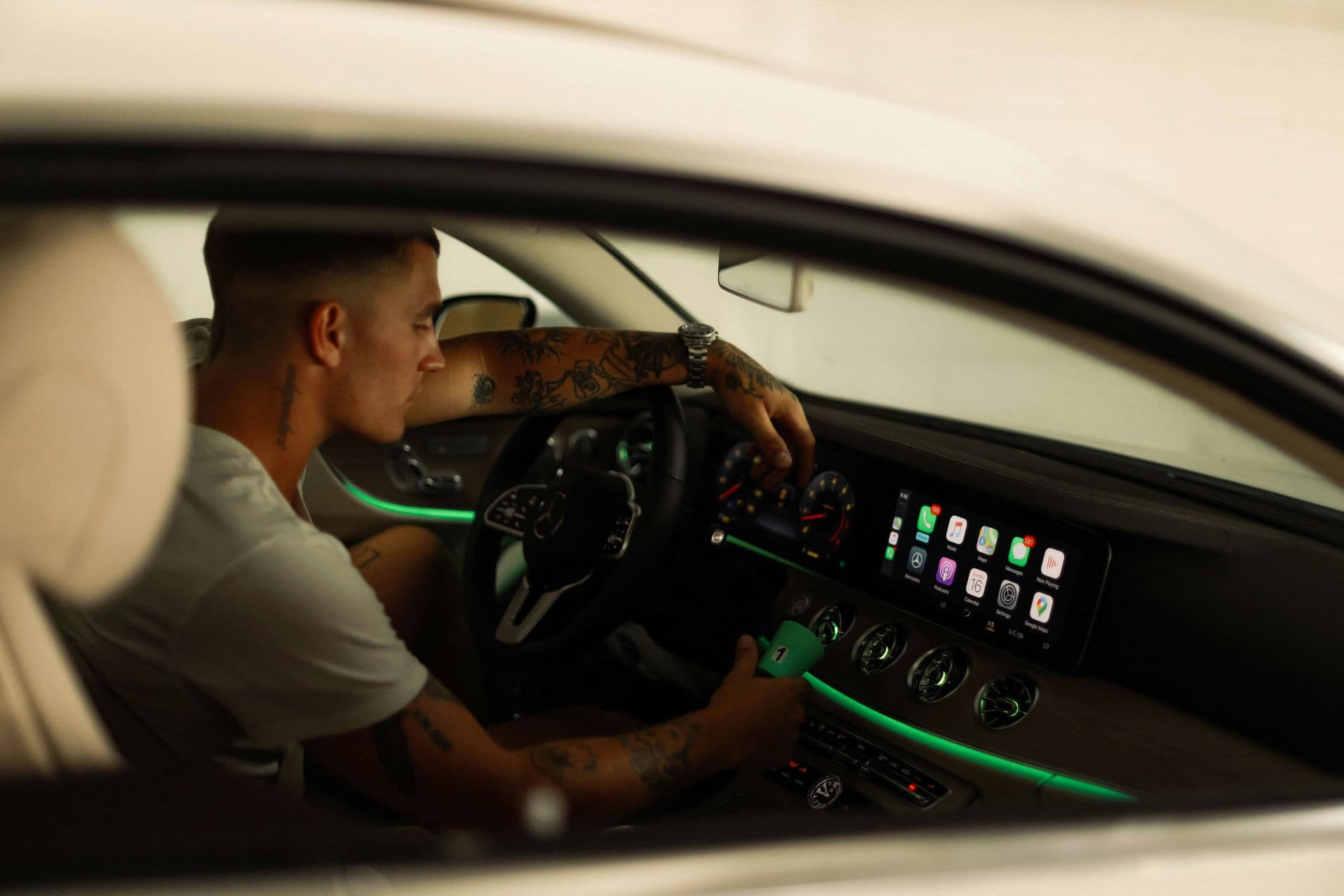Augmented Reality and Test Drive Experiences: The New Showroom