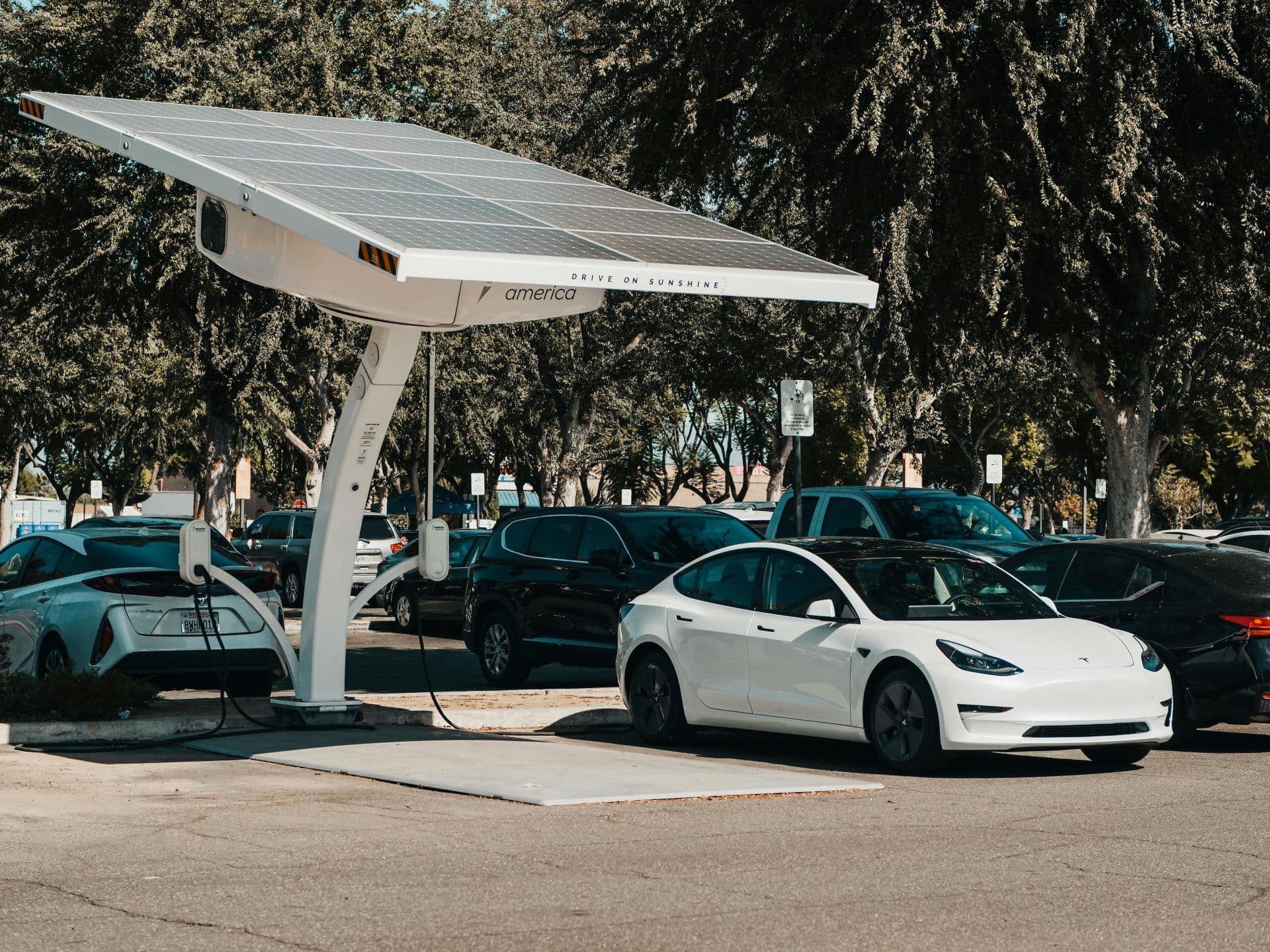 Electric Vehicles in Emerging Markets: Overcoming Consumer Scepticism and Infrastructure Challenges