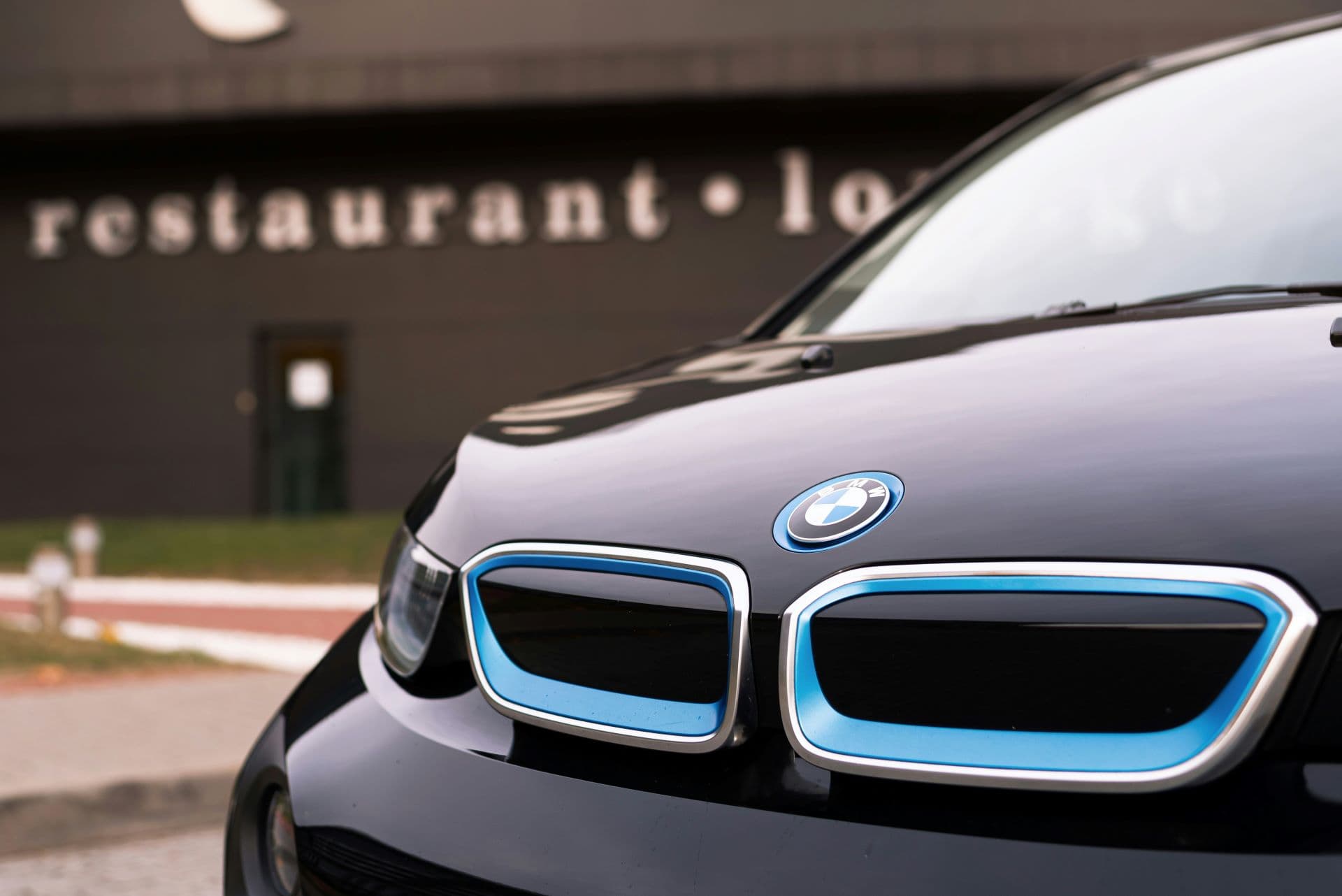 The Future of Electric Vehicle Charging Infrastructure: How Automakers Are Marketing Charging Solutions