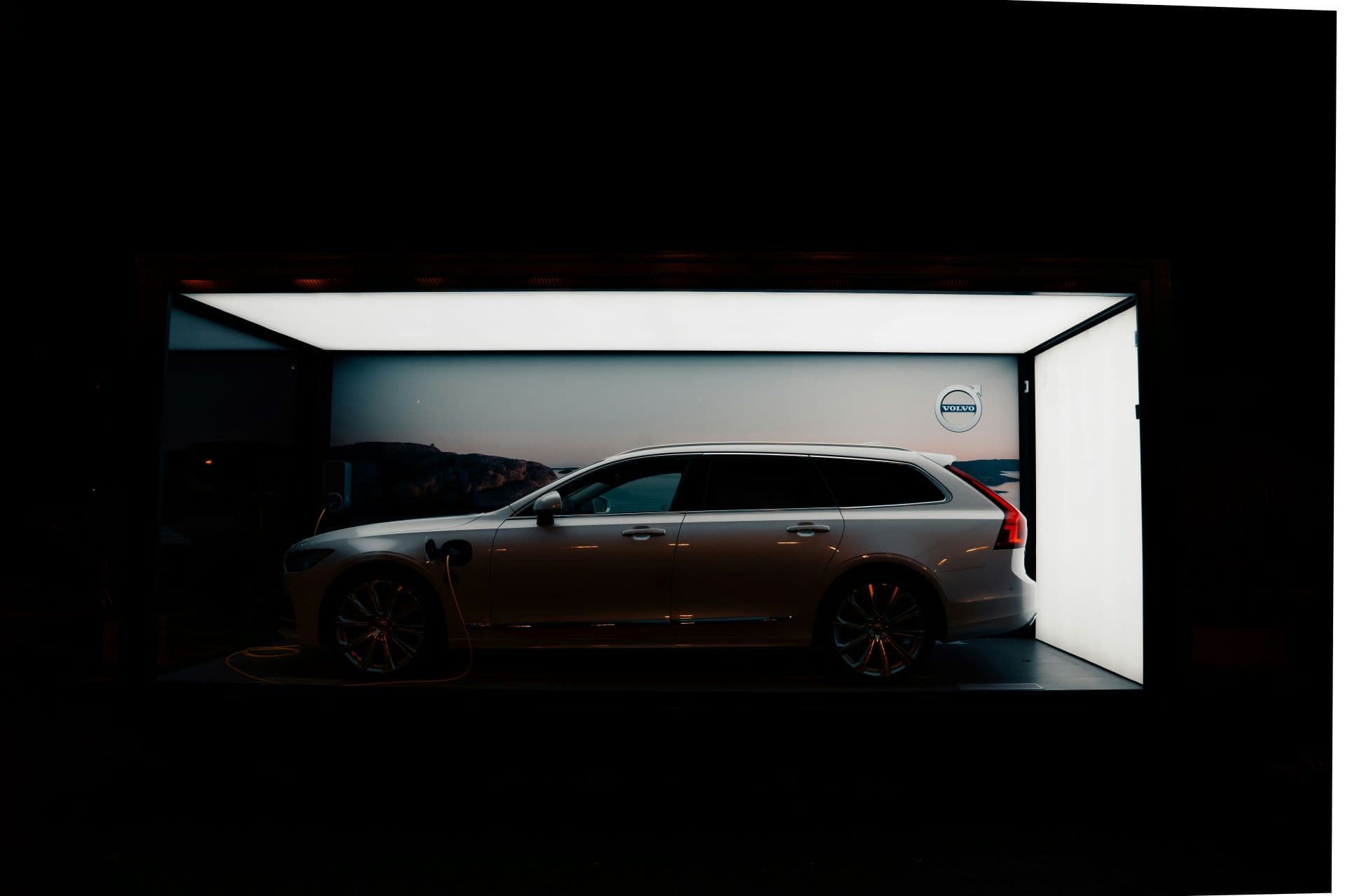 Virtual Showrooms, AI Configurators, and VR Test Drives: Redefining the Automotive Experience