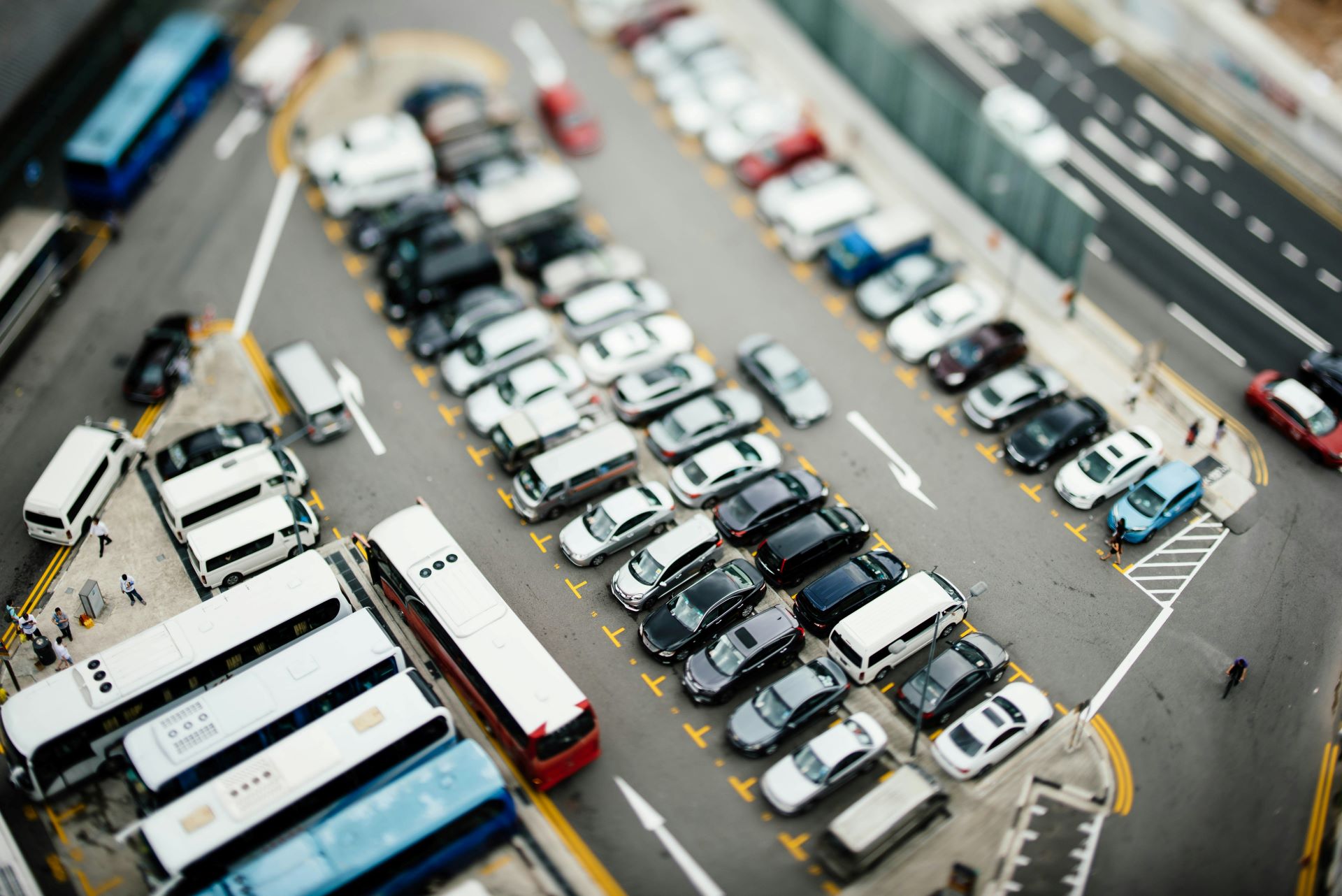 advertising-to-fleet-buyers-how-automotive-brands-tailor-their-messaging-for-corporate-clients.jpg