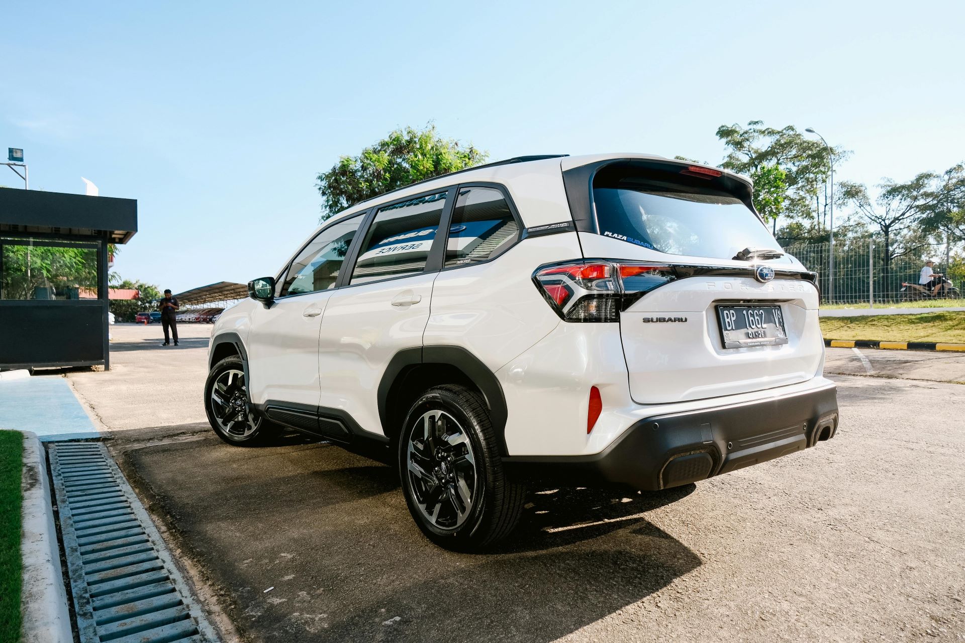 beyond-the-car-how-automakers-market-through-good-deeds.jpg