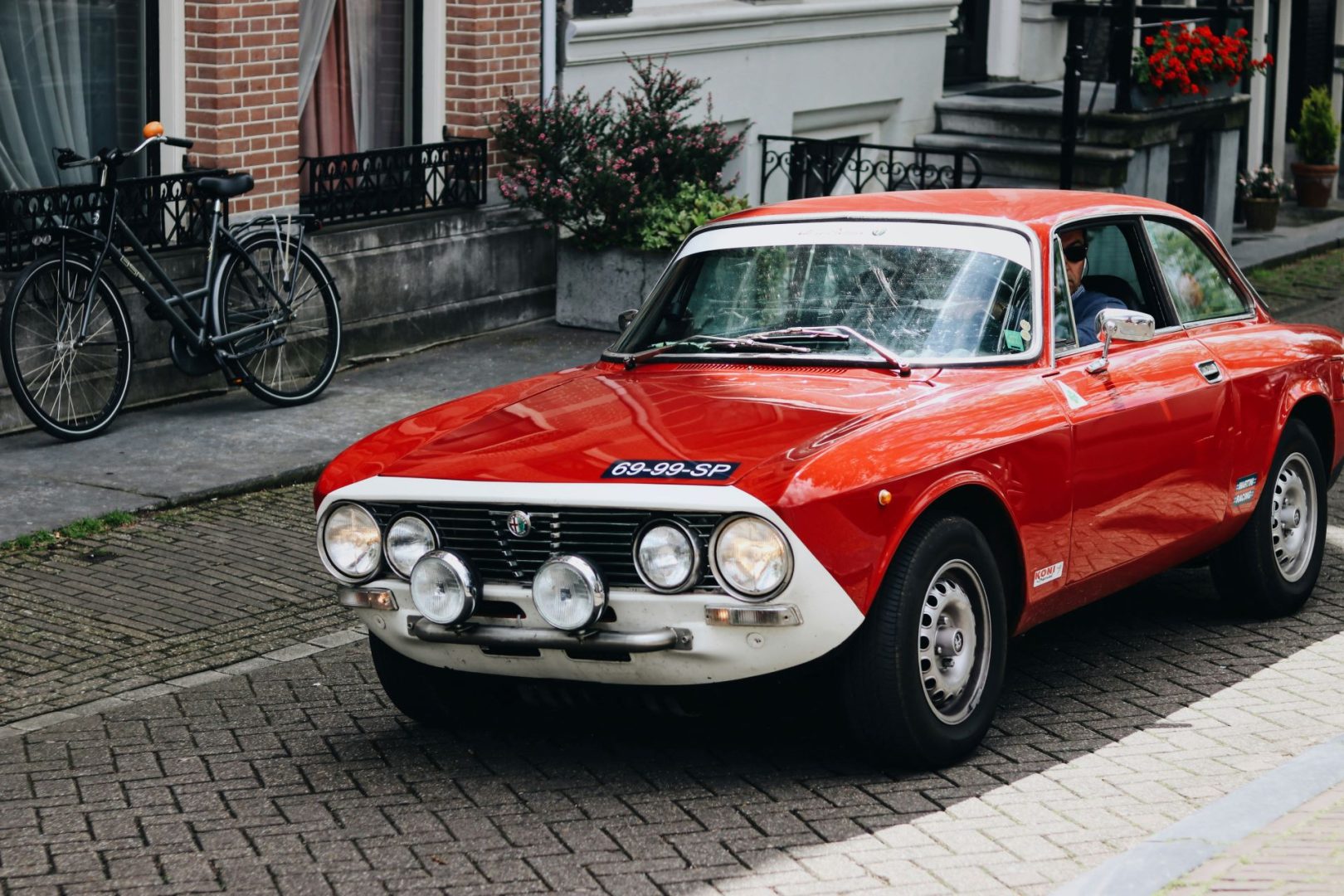 bringing-heritage-to-life-how-classic-car-branding-shapes-modern-campaigns-1-1620x1080.jpg