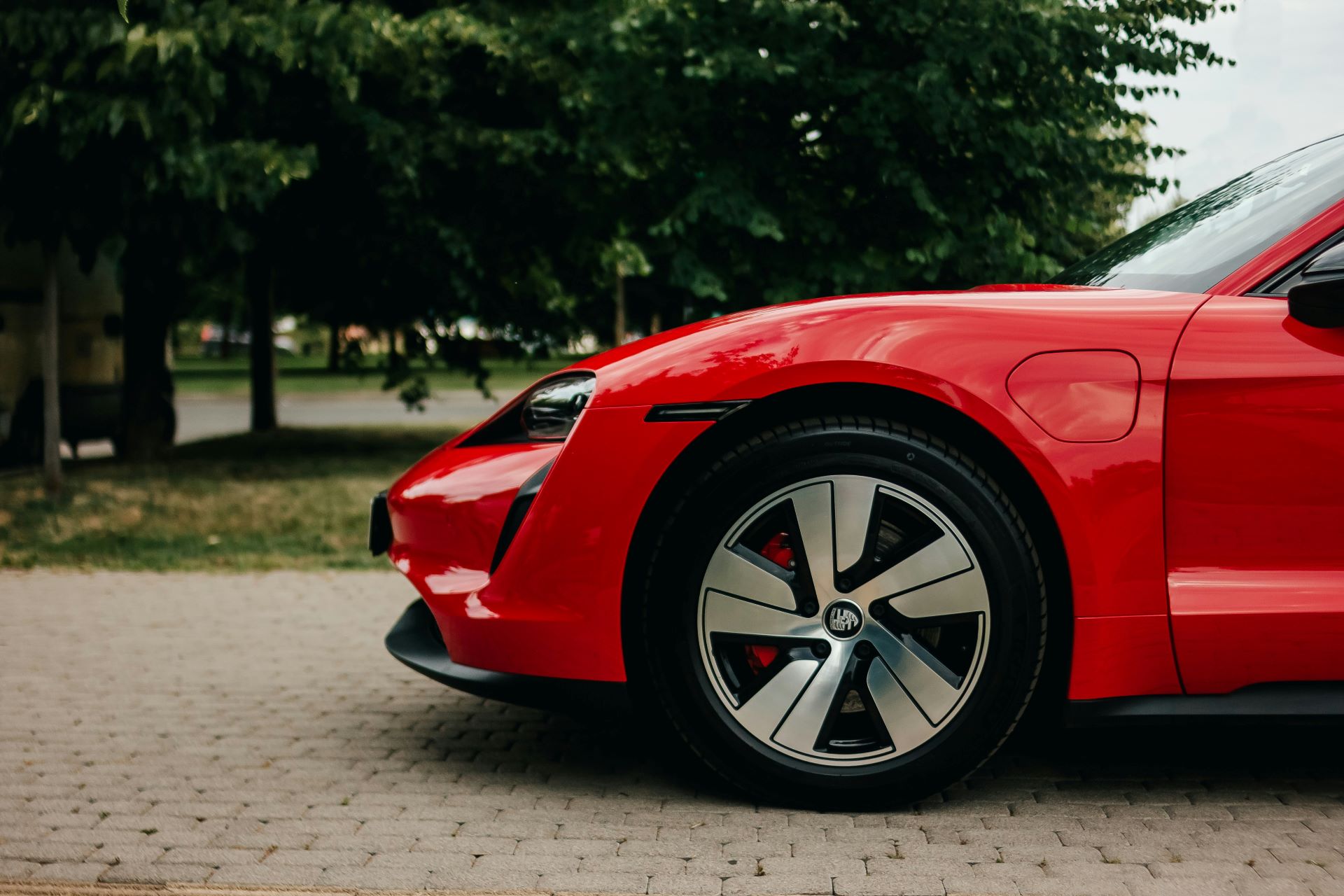 driving-desire-the-power-of-cross-industry-collaborations-in-automotive-marketing.jpg