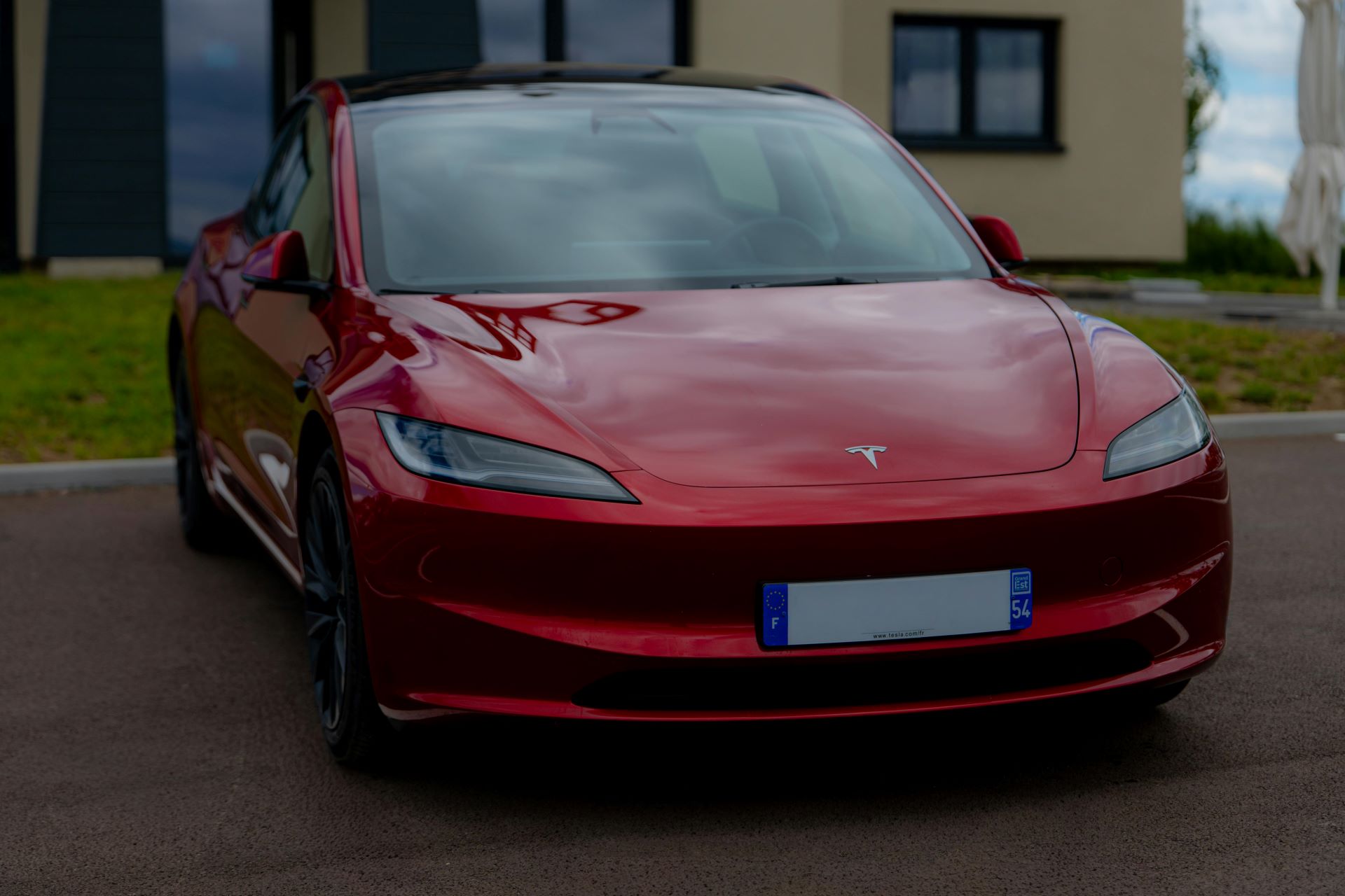 driving-green-how-automakers-leverage-sustainability-to-build-brand-loyalty-in-the-electric-vehicle-era-1.jpg