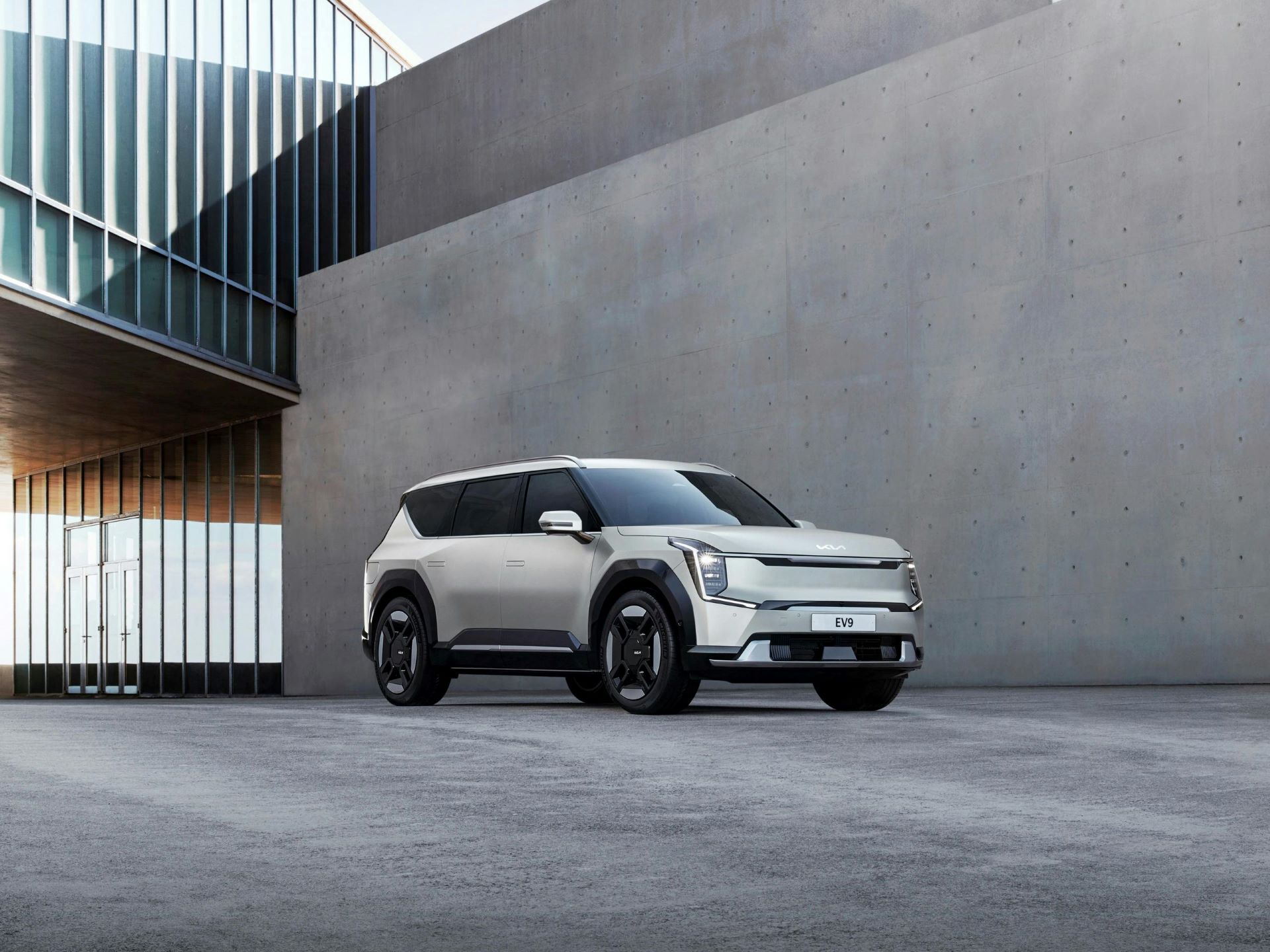 electric-suvs-selling-adventure-without-losing-green-cred-2