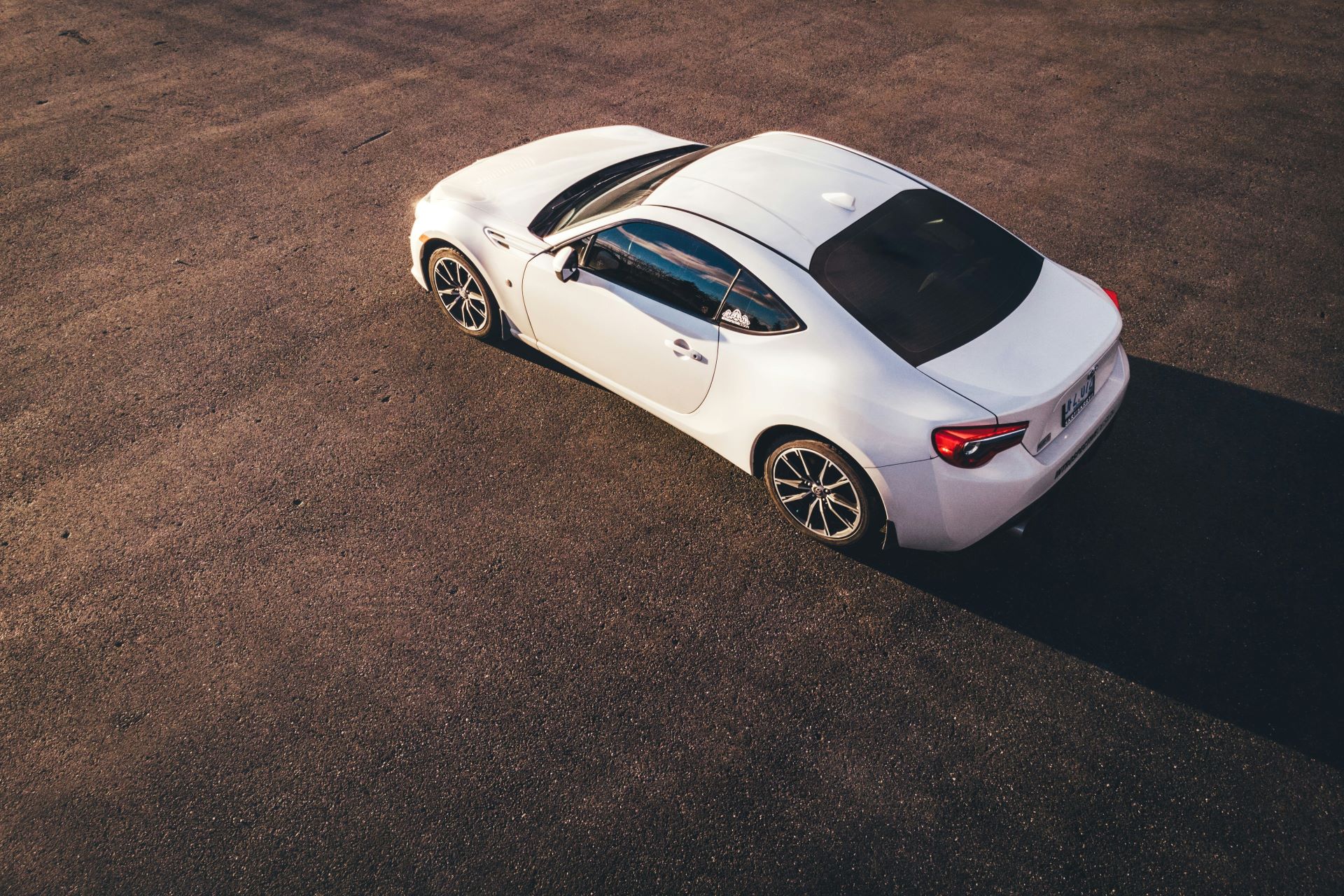 emotion-over-engine-why-modern-car-ads-sell-a-lifestyle-not-a-vehicle.jpg