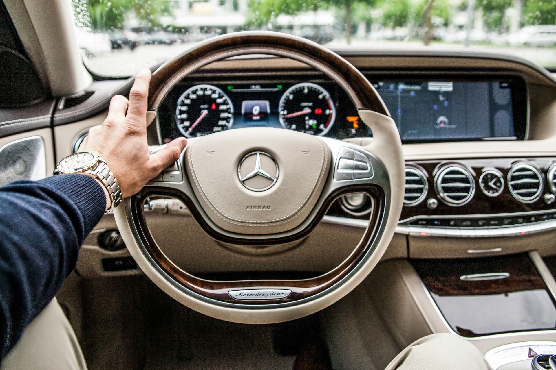 exploring-the-effectiveness-of-cross-industry-collaborations-in-automotive-advertising-2.jpg