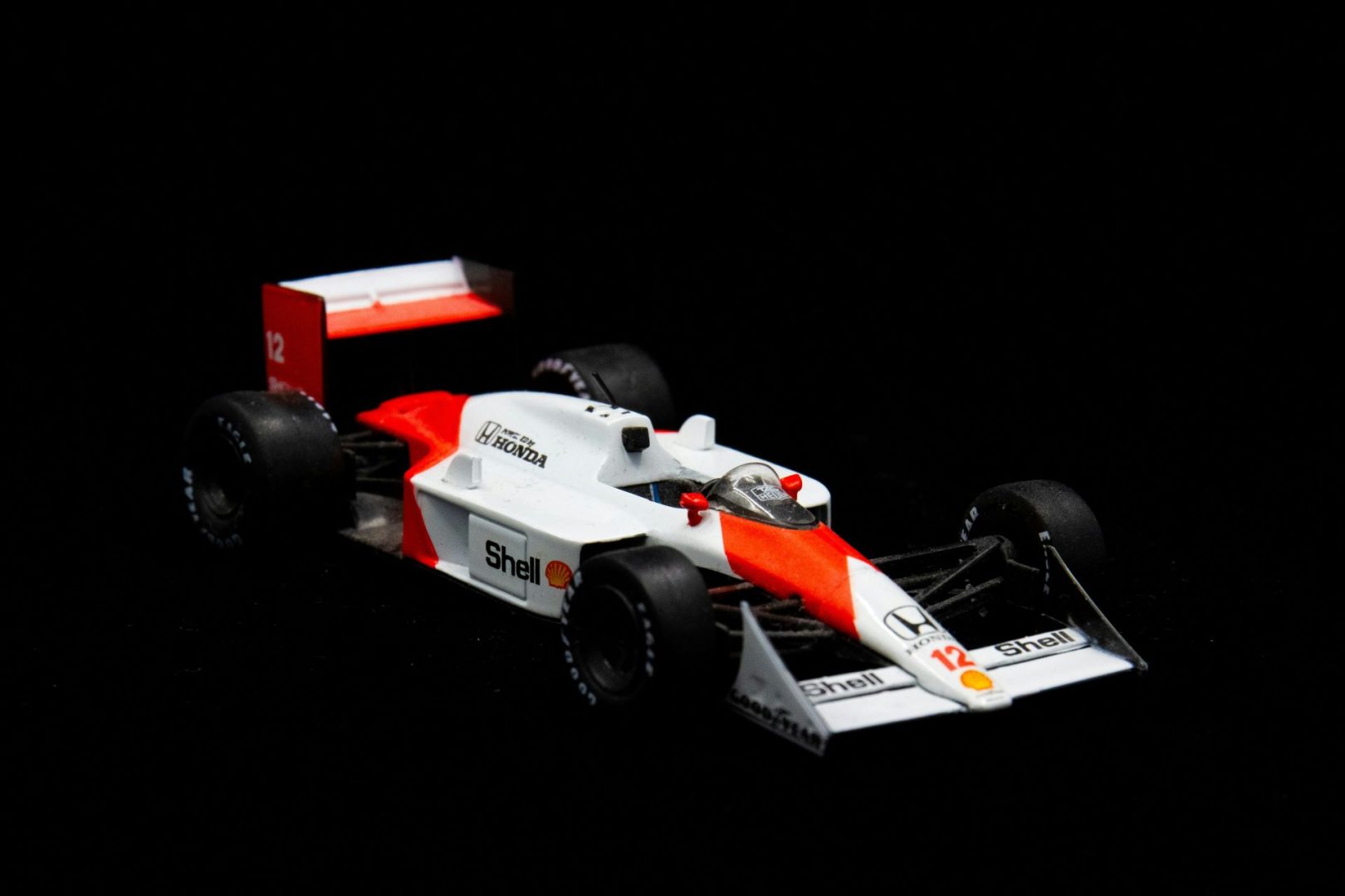 f1-sponsorships-the-secret-weapon-for-high-performance-car-brands-1-1620x1080.jpg