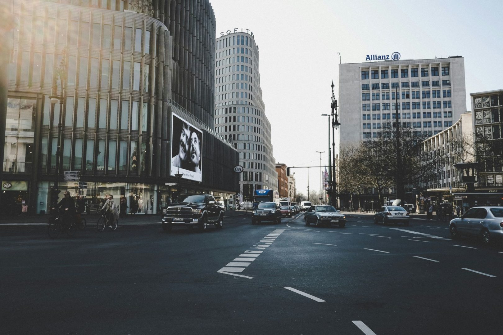 from-city-streets-to-superhighways-urban-mobility-and-the-changing-face-of-car-ads-1-1620x1080.jpg