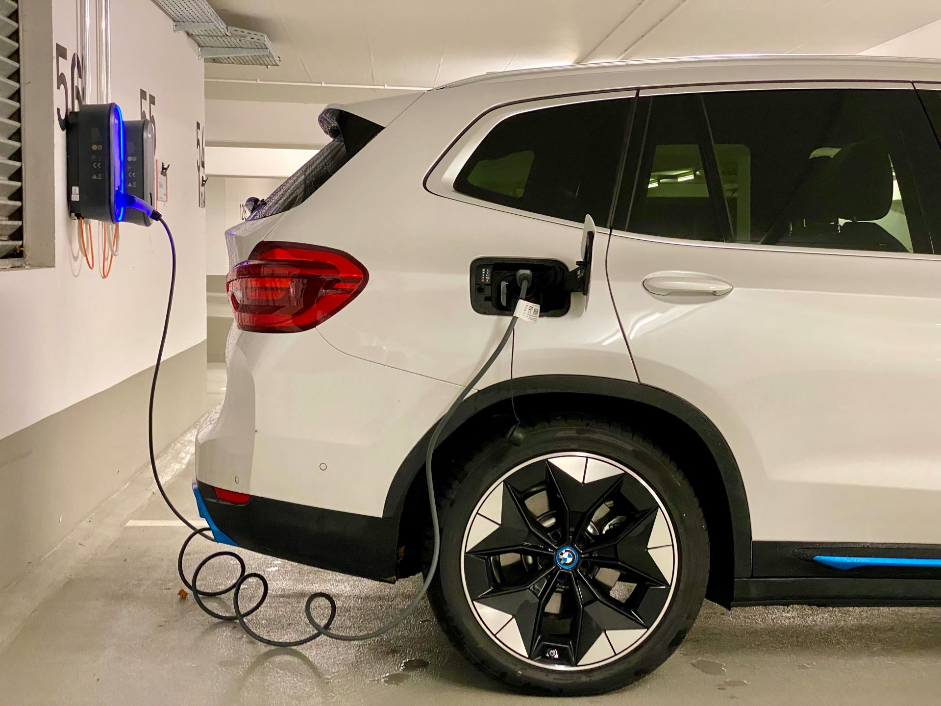 from-gas-guzzlers-to-evs-how-marketing-language-has-shifted-over-the-decades.jpg