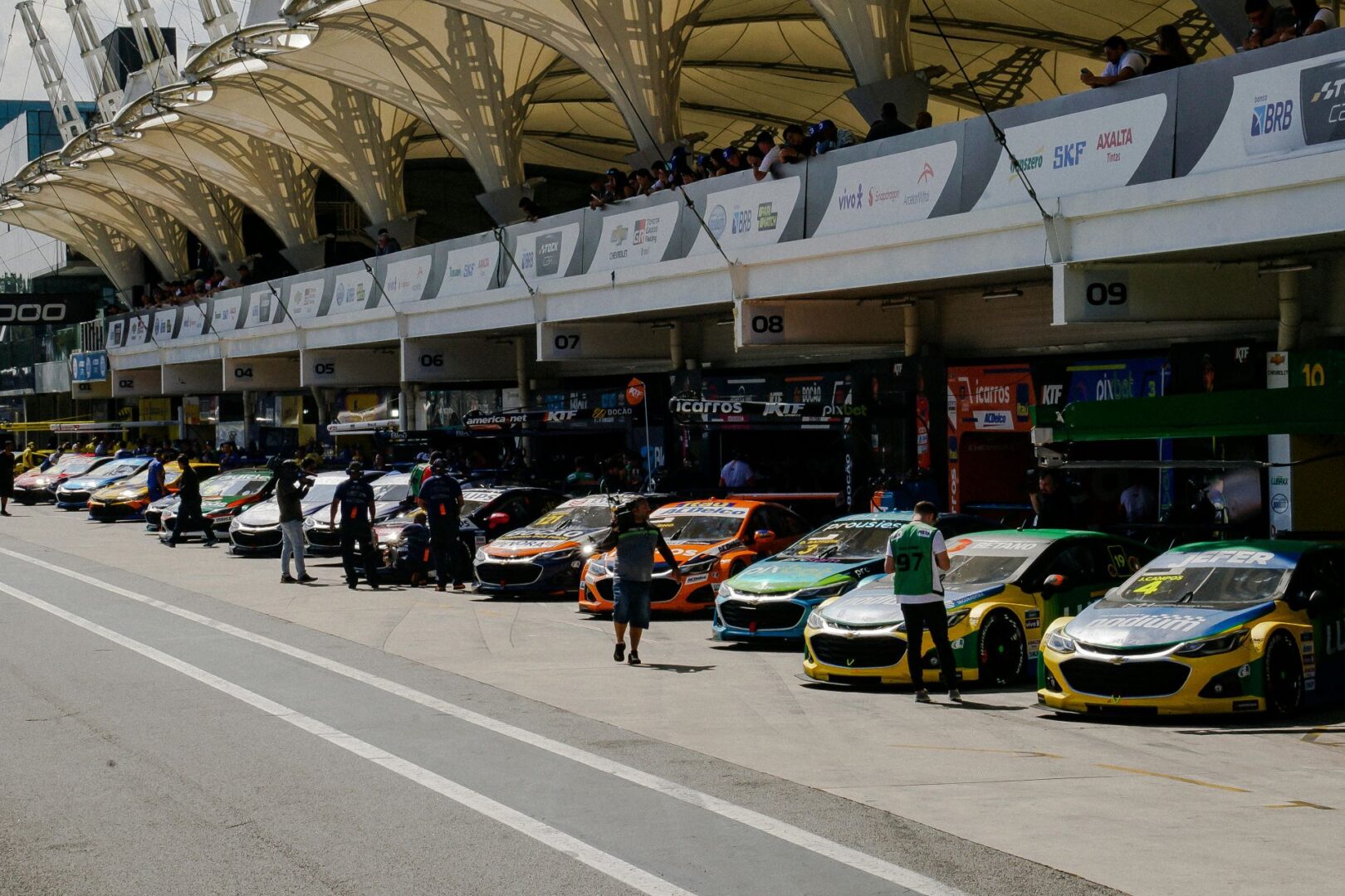 from-pit-stop-to-prime-time-motorsport-sponsorship-as-a-brand-bowerplay-1620x1080.jpg