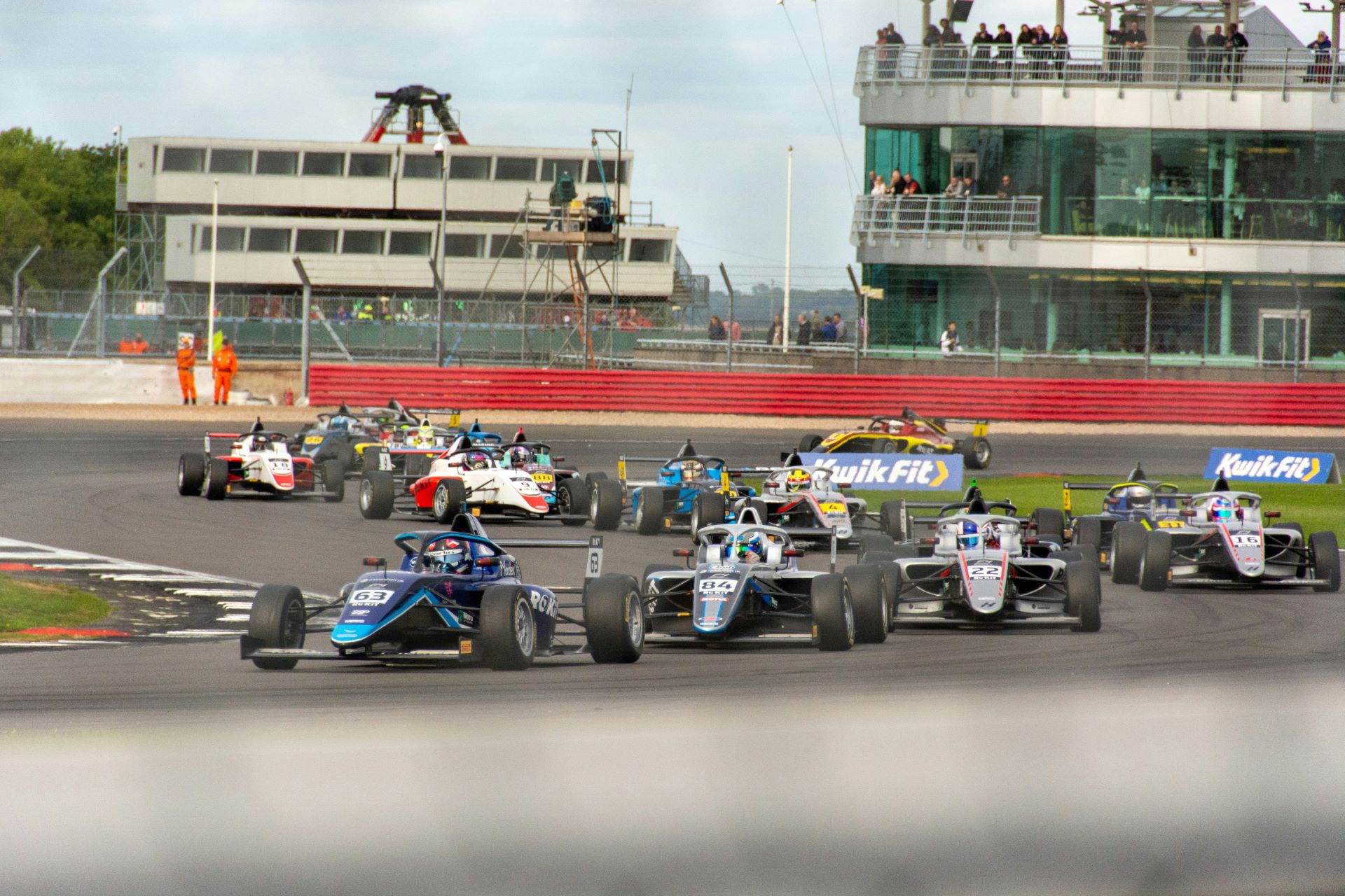 from-racetrack-to-retail-how-motorsport-heritage-fuels-brand-campaigns-2.jpg