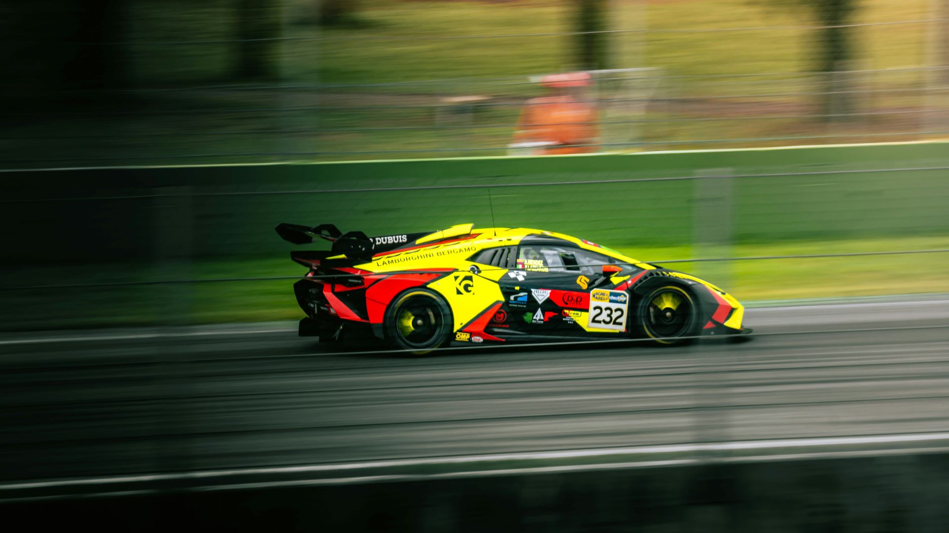 from-racetracks-to-screens-the-rise-of-motorsport-inspired-automotive-advertising-1.jpg