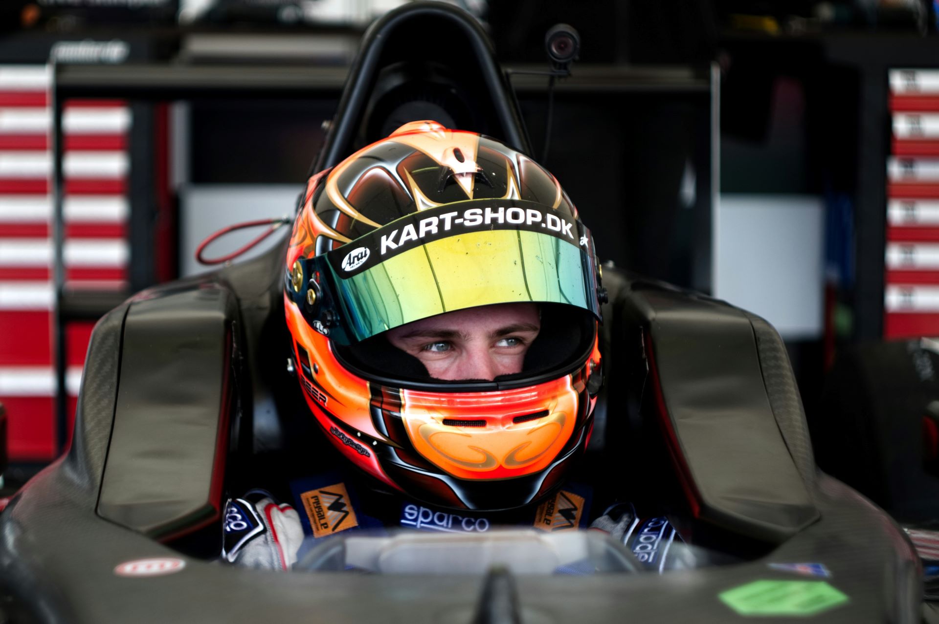 from-racetracks-to-screens-the-rise-of-motorsport-inspired-automotive-advertising-2.jpg