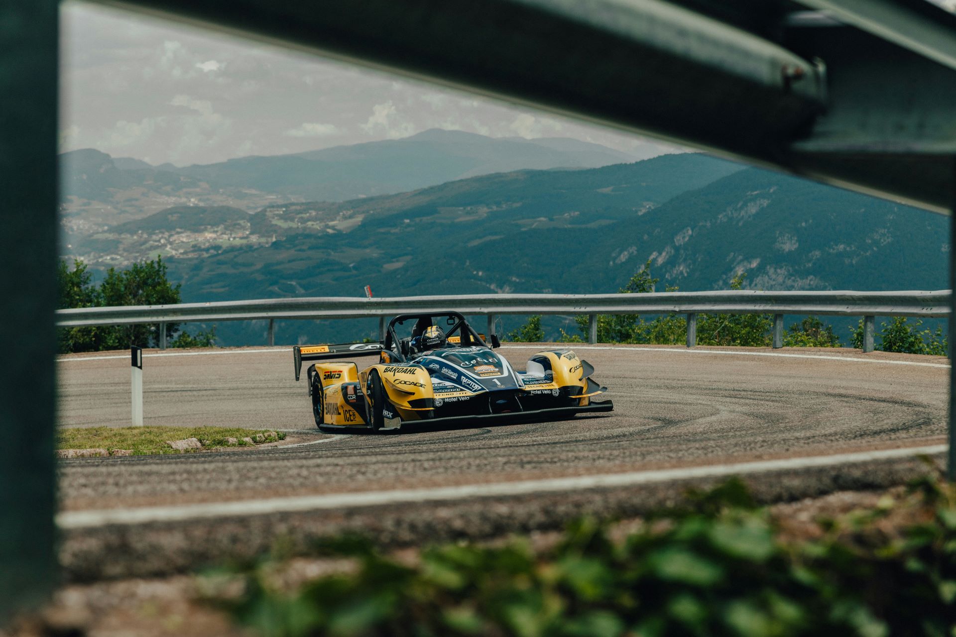 from-revving-engines-to-reels-how-automotive-brands-can-nail-instagram-in-2025-2.jpg