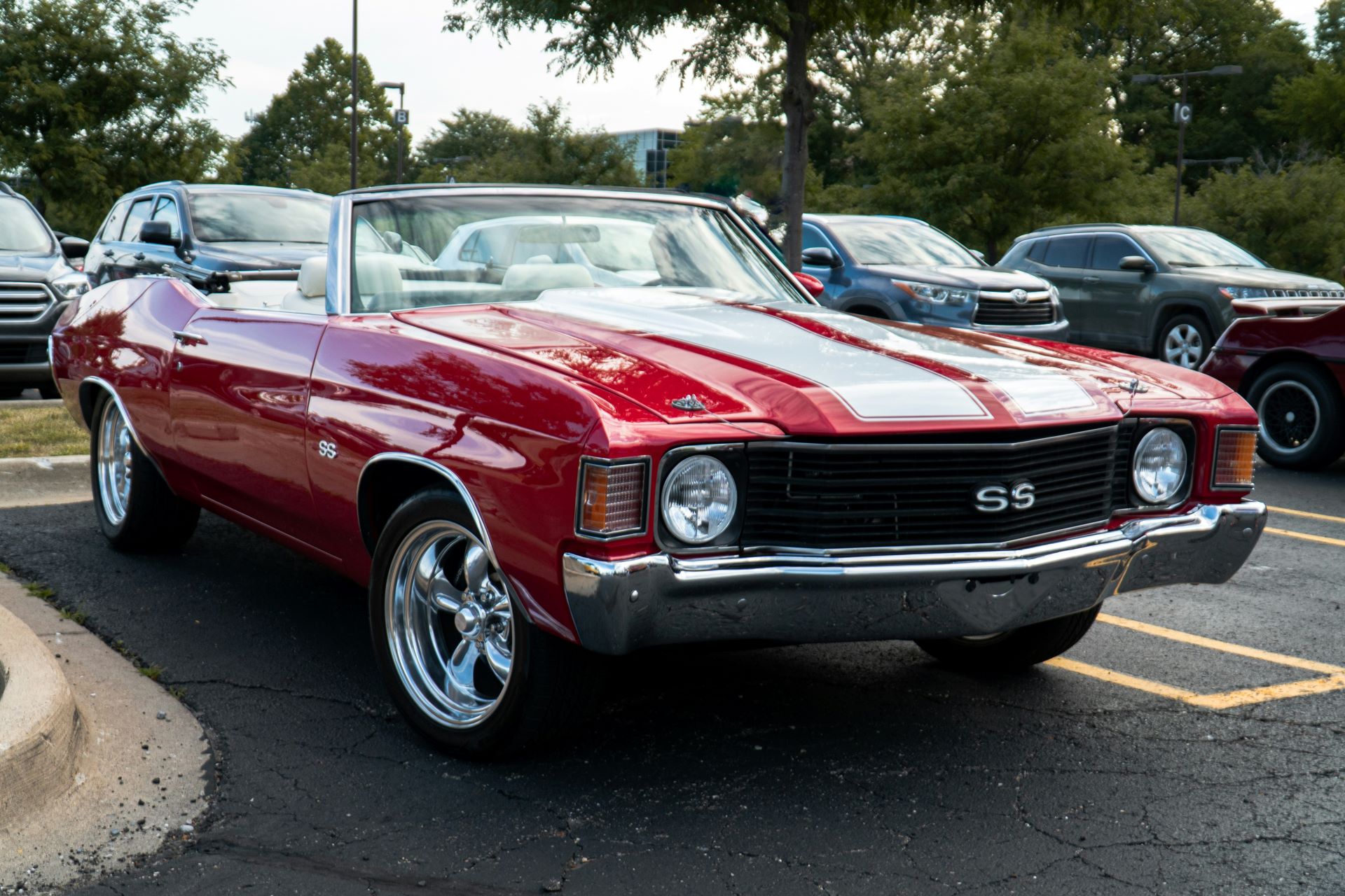 from-silver-screen-to-showroom-the-power-of-film-cars-in-brand-advertising-2.jpg