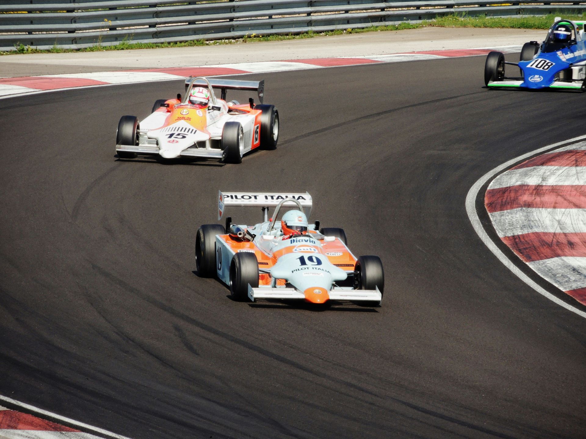 from-track-to-screen-how-f1-and-le-mans-fuel-car-brand-advertising-1.jpg
