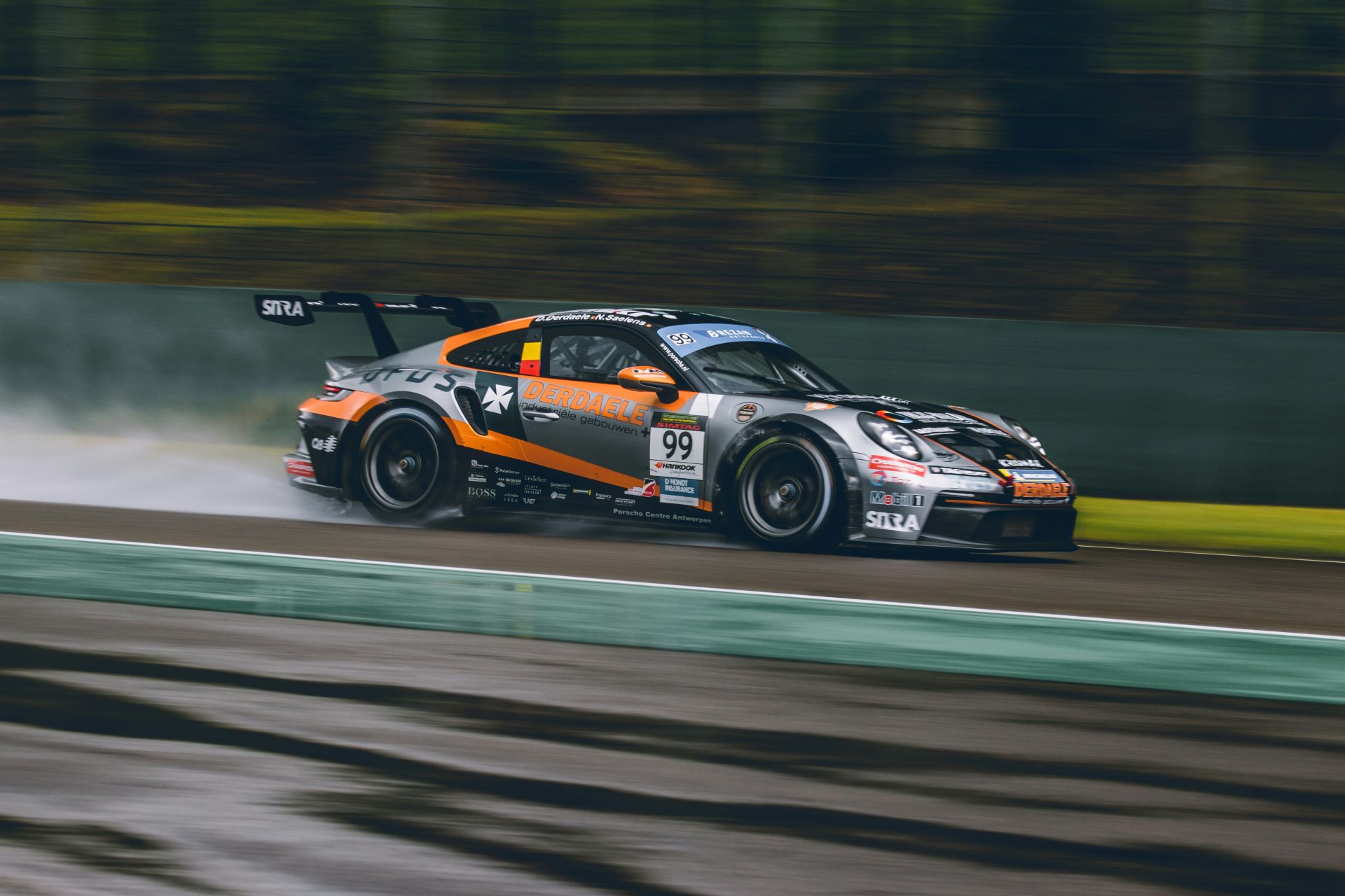 from-track-to-screen-how-f1-and-le-mans-fuel-car-brand-advertising.jpg