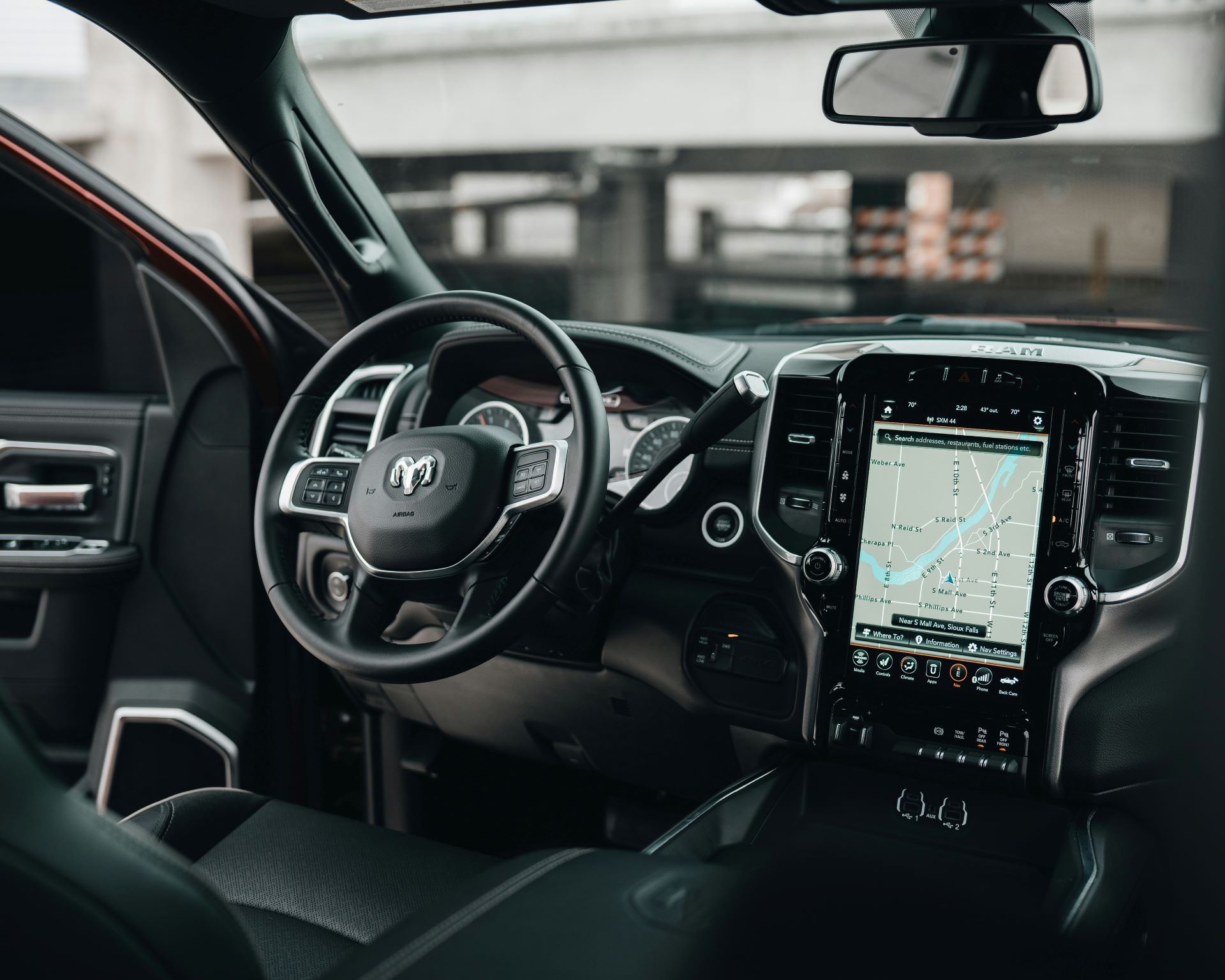 highlighting-safety-innovations-in-automotive-advertising.jpg