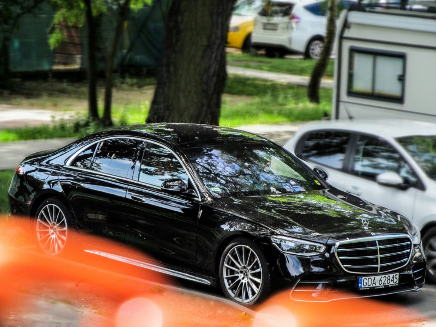 how-economic-trends-shape-automotive-advertising-strategies-1-1440x1080.jpg