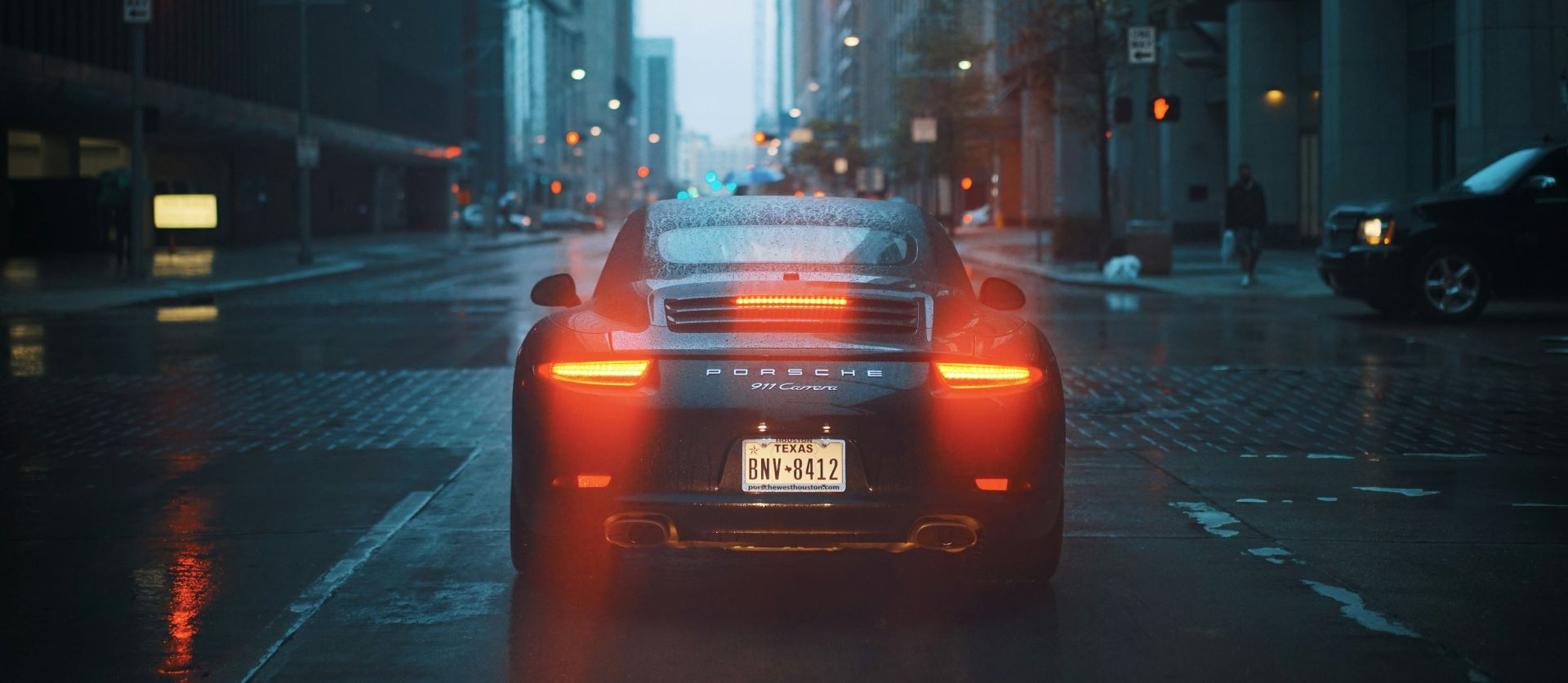 luxury-meets-tech-how-high-end-brands-use-innovation-to-appeal-to-a-tech-savvy-audience-1.jpg