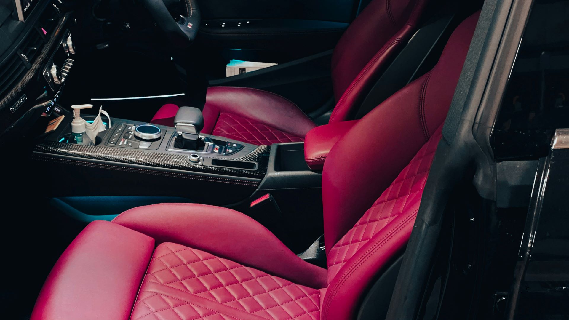 luxury-on-wheels-crafting-aspirational-marketing-narratives-2.jpg