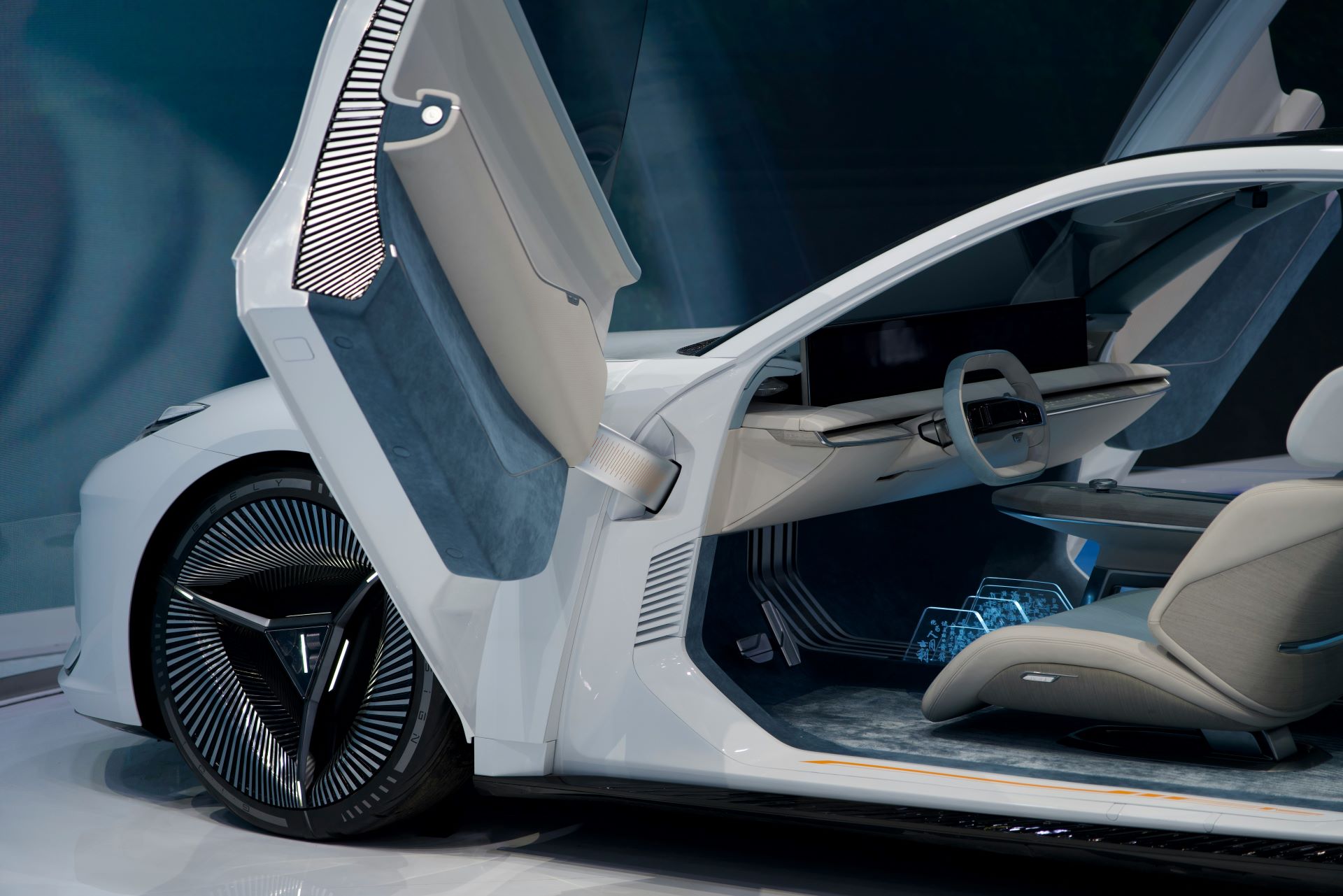 luxury-on-wheels-crafting-aspirational-marketing-narratives.jpg