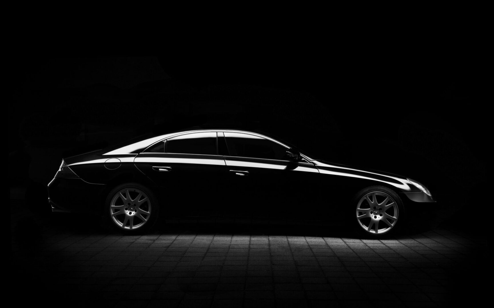 luxury-vs-lifestyle-how-premium-and-mass-market-car-brands-speak-to-different-aspirations-1-1728x1080-1.jpg