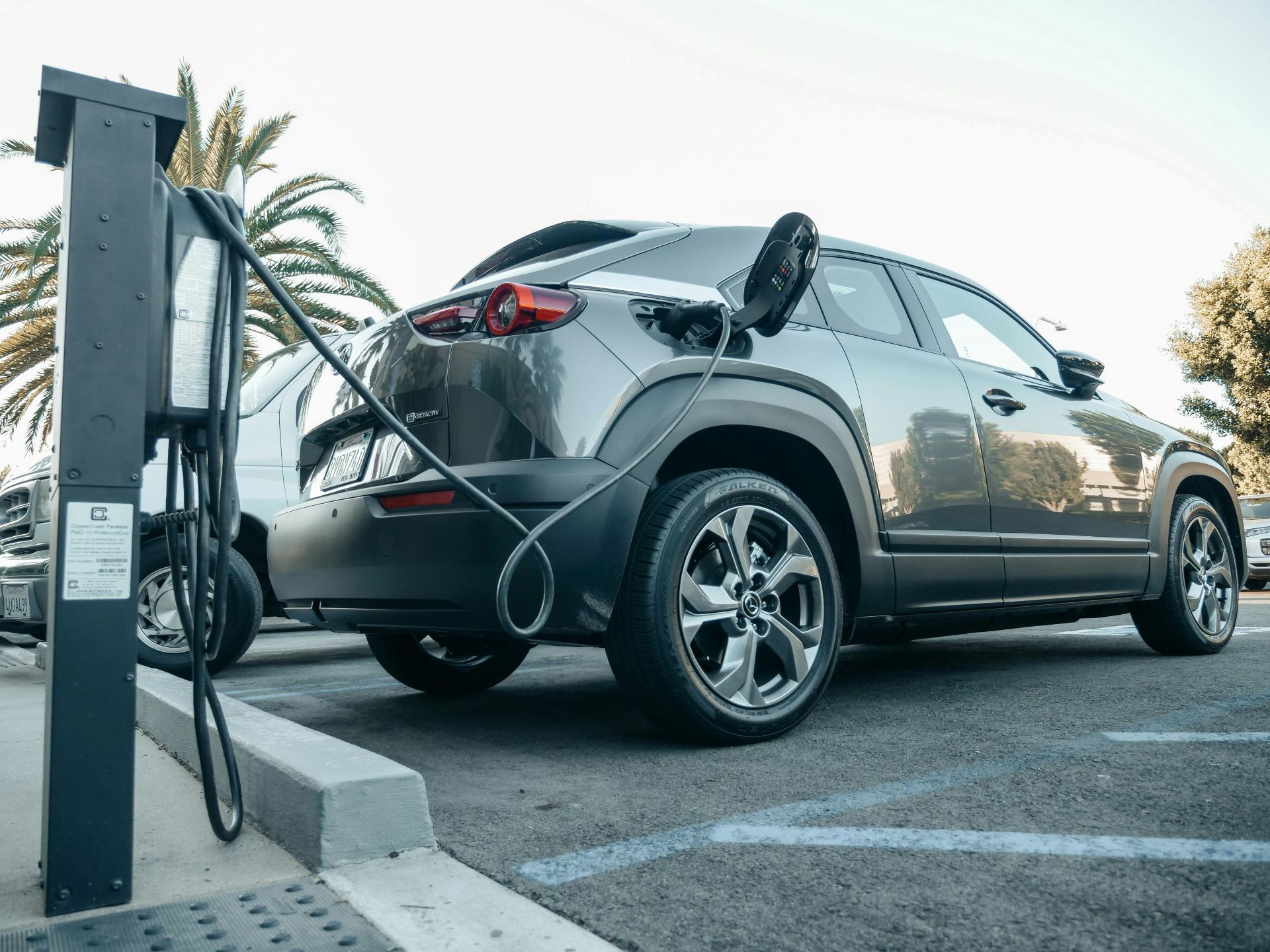 marketing-hybrid-cars-to-hesitant-consumers-2