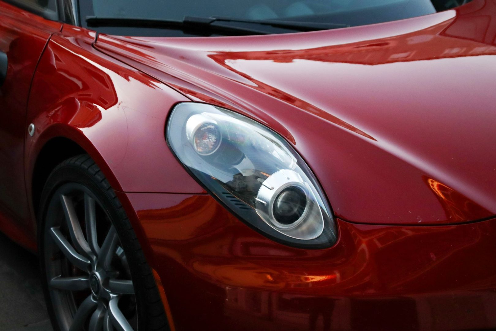 minimalism-in-automotive-advertising-less-is-more-1620x1080.jpg