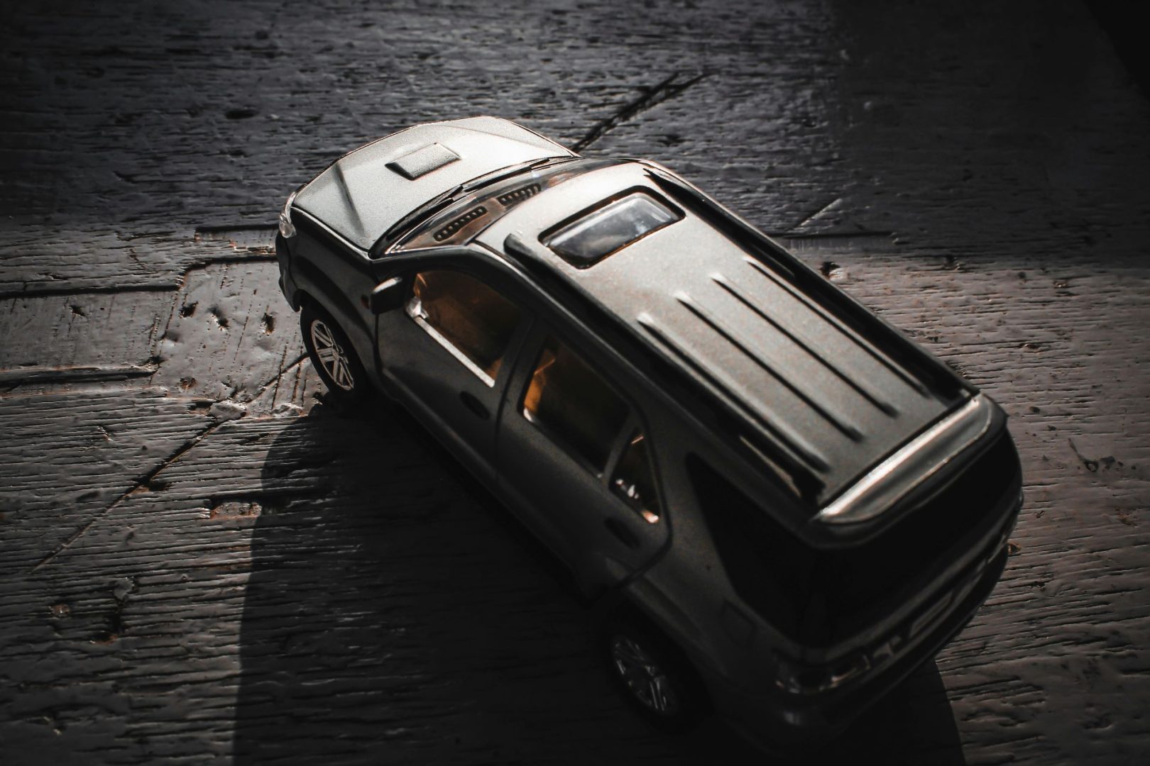 minimalism-in-automotive-advertising-less-is-more-2-1620x1080.jpg