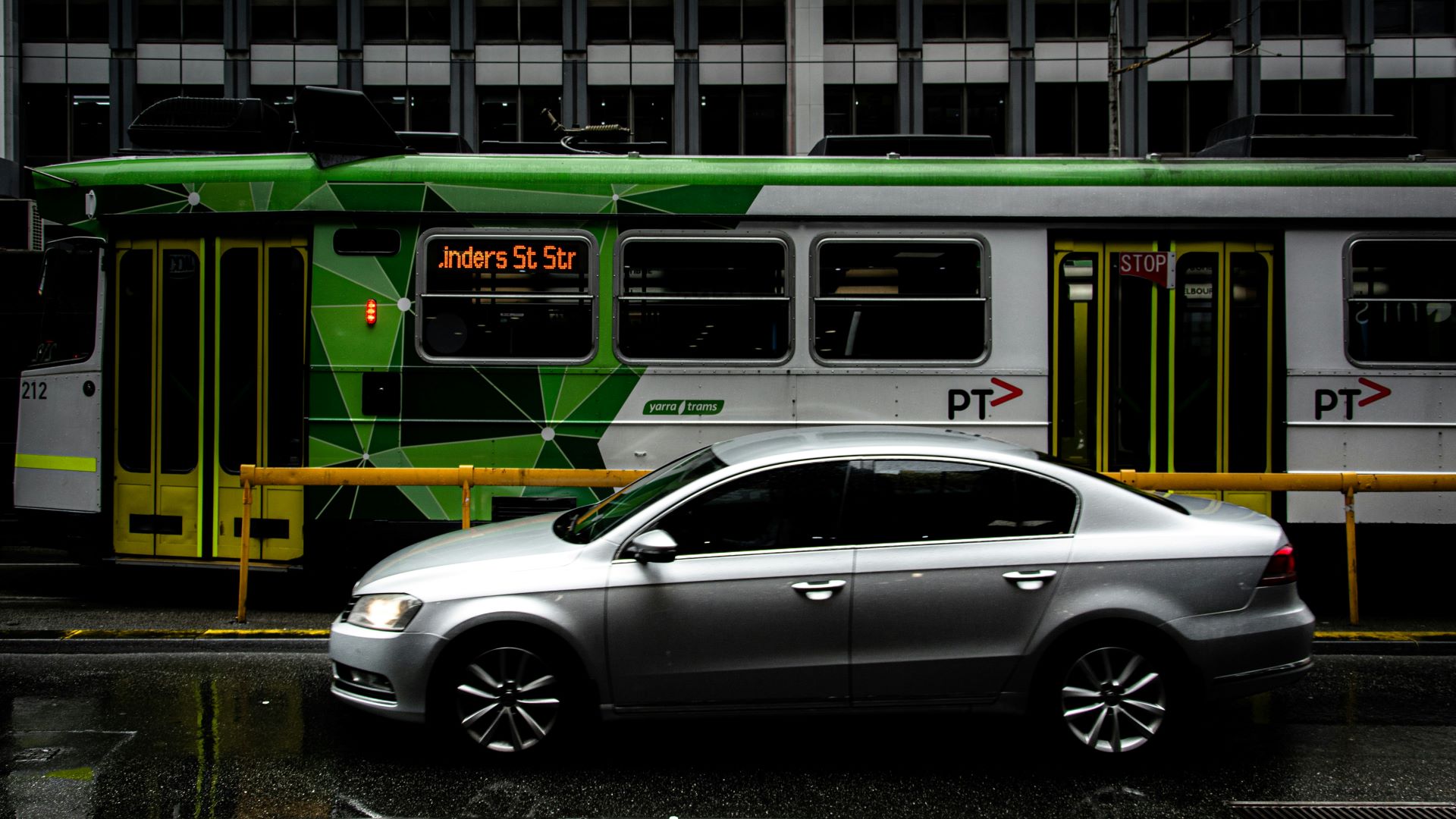 mobile-advertising-power-branding-your-business-vehicles-1