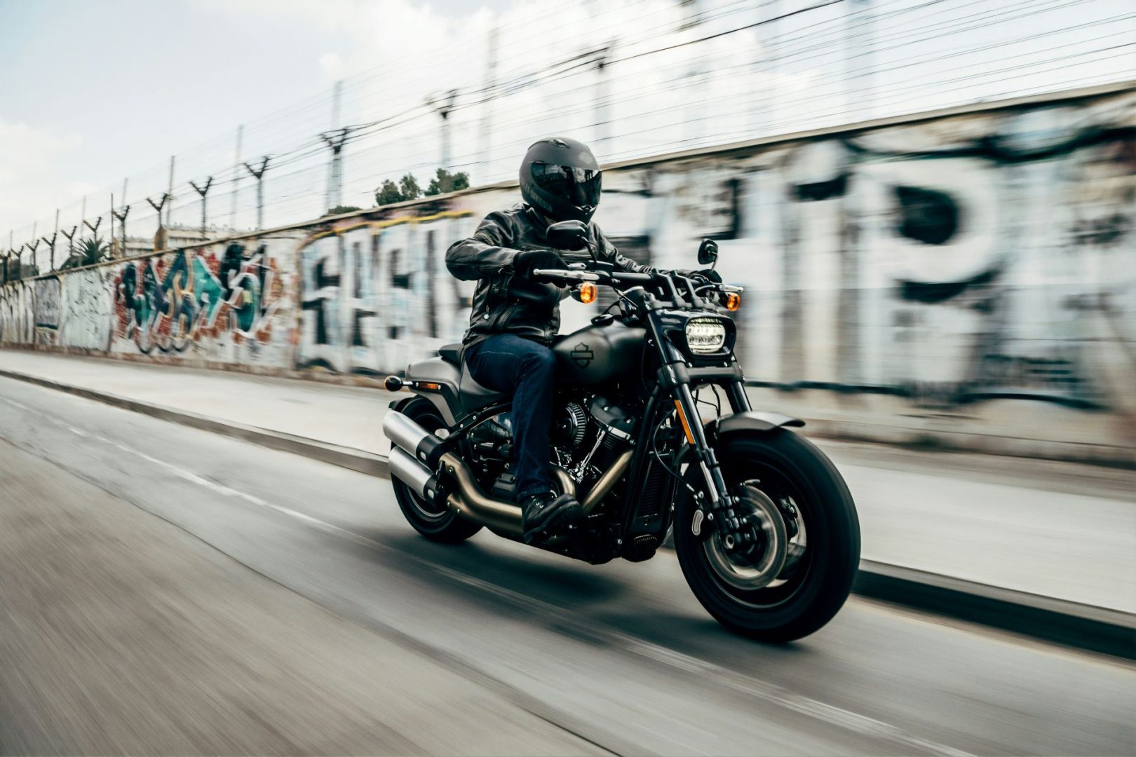 motorcycles-in-the-spotlight-unique-approaches-to-two-wheel-advertising-1-1620x1080.jpg