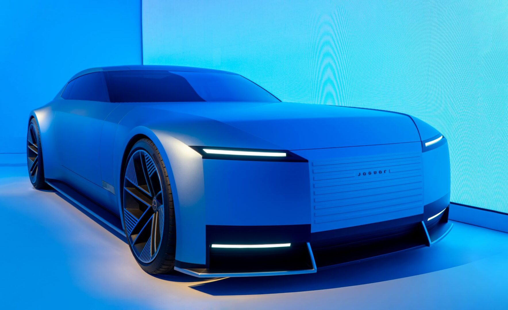 redefining-luxury-in-the-age-of-autonomous-driving-comfort-silence-and-time-as-the-new-status-symbols-2-1768x1080.jpg