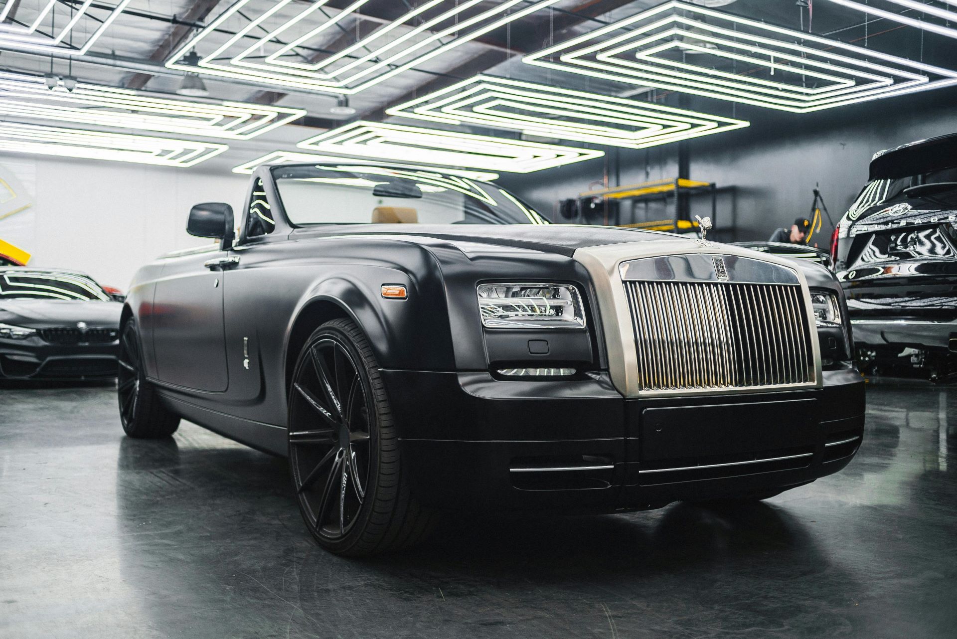 redefining-luxury-in-the-age-of-autonomous-driving-comfort-silence-and-time-as-the-new-status-symbols.jpg