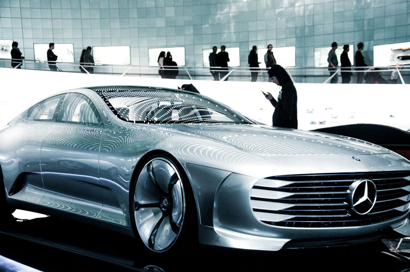 retail-reimagined-the-car-dealership-of-the-future-1626x1080.jpg