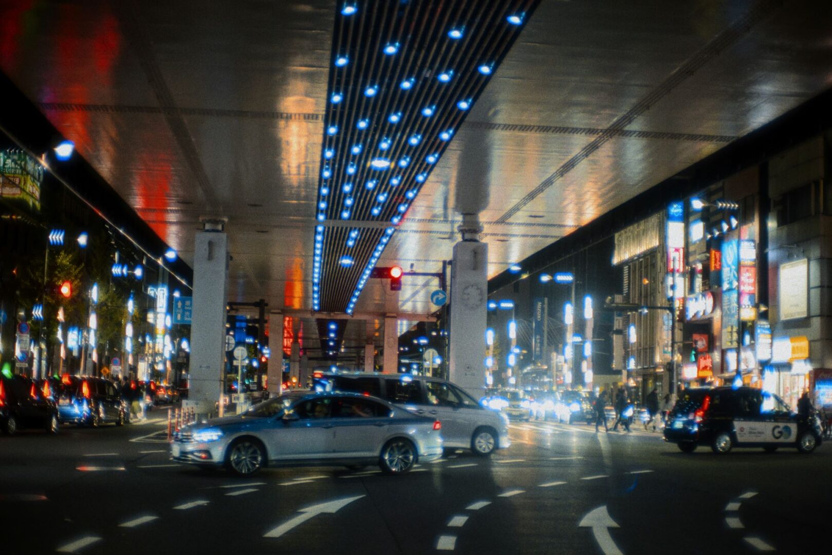 retail-reimagined-the-car-dealership-of-the-future-2-1619x1080.jpg