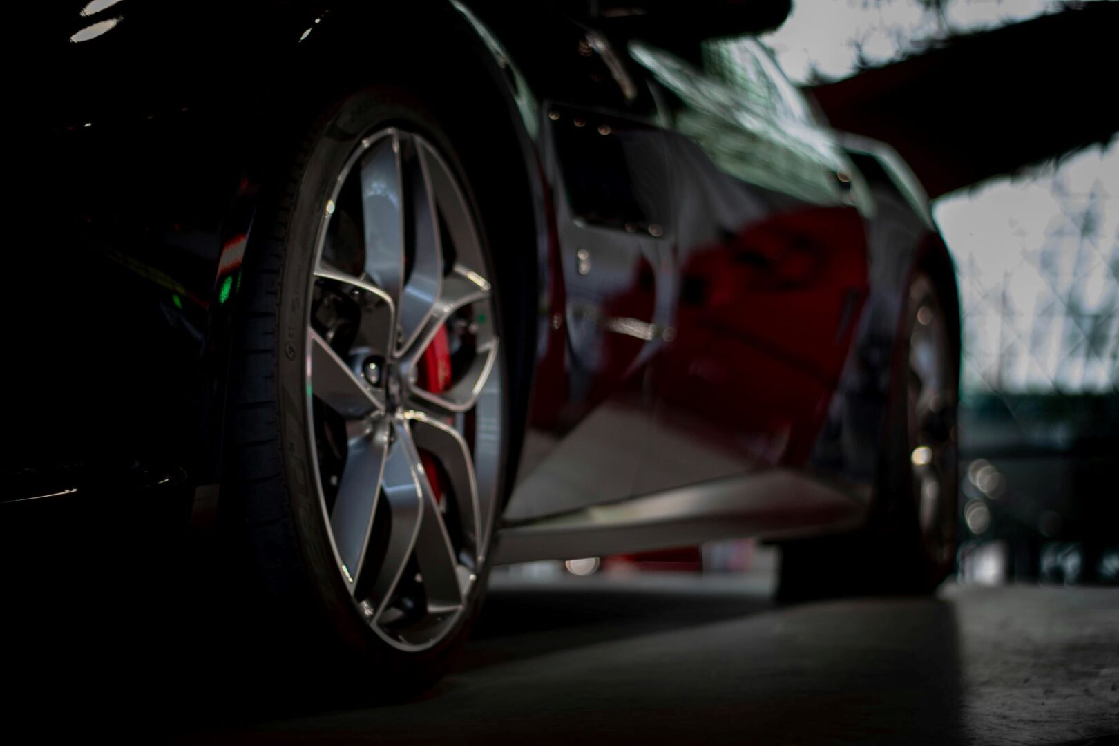 social-media-trends-driving-car-sales-how-digital-engagement-shapes-the-automotive-market-1620x1080.jpg