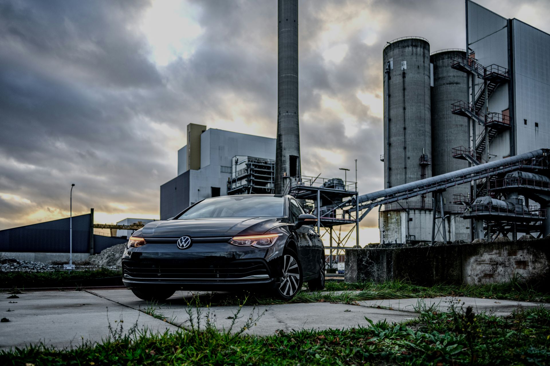 tech-features-that-sell-what-consumers-actually-care-about-in-connected-cars.jpg