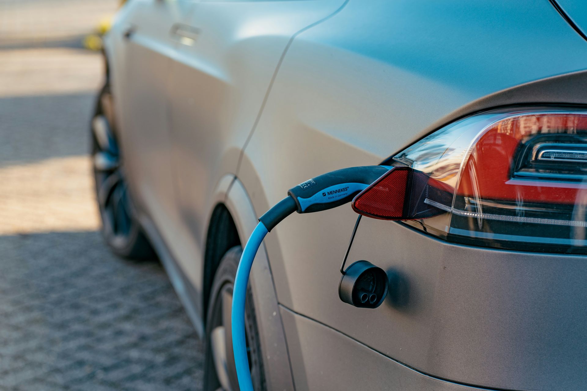 the-future-of-electric-vehicle-charging-infrastructure-how-automakers-are-marketing-charging-solutions-1.jpg