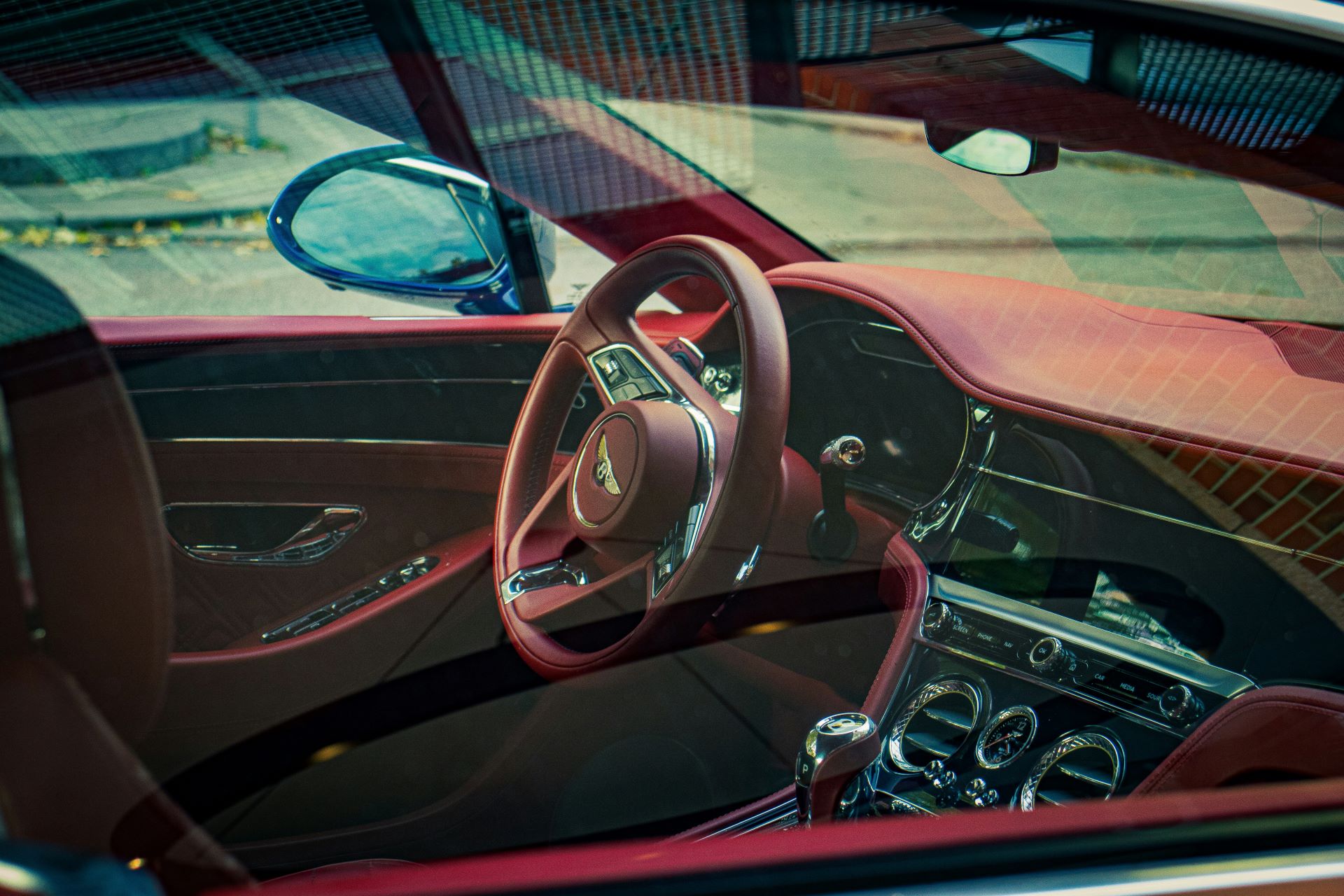 the-luxury-experience-beyond-the-car-redefining-automotive-marketing-through-lifestyle-services-and-exclusivity-1.jpg
