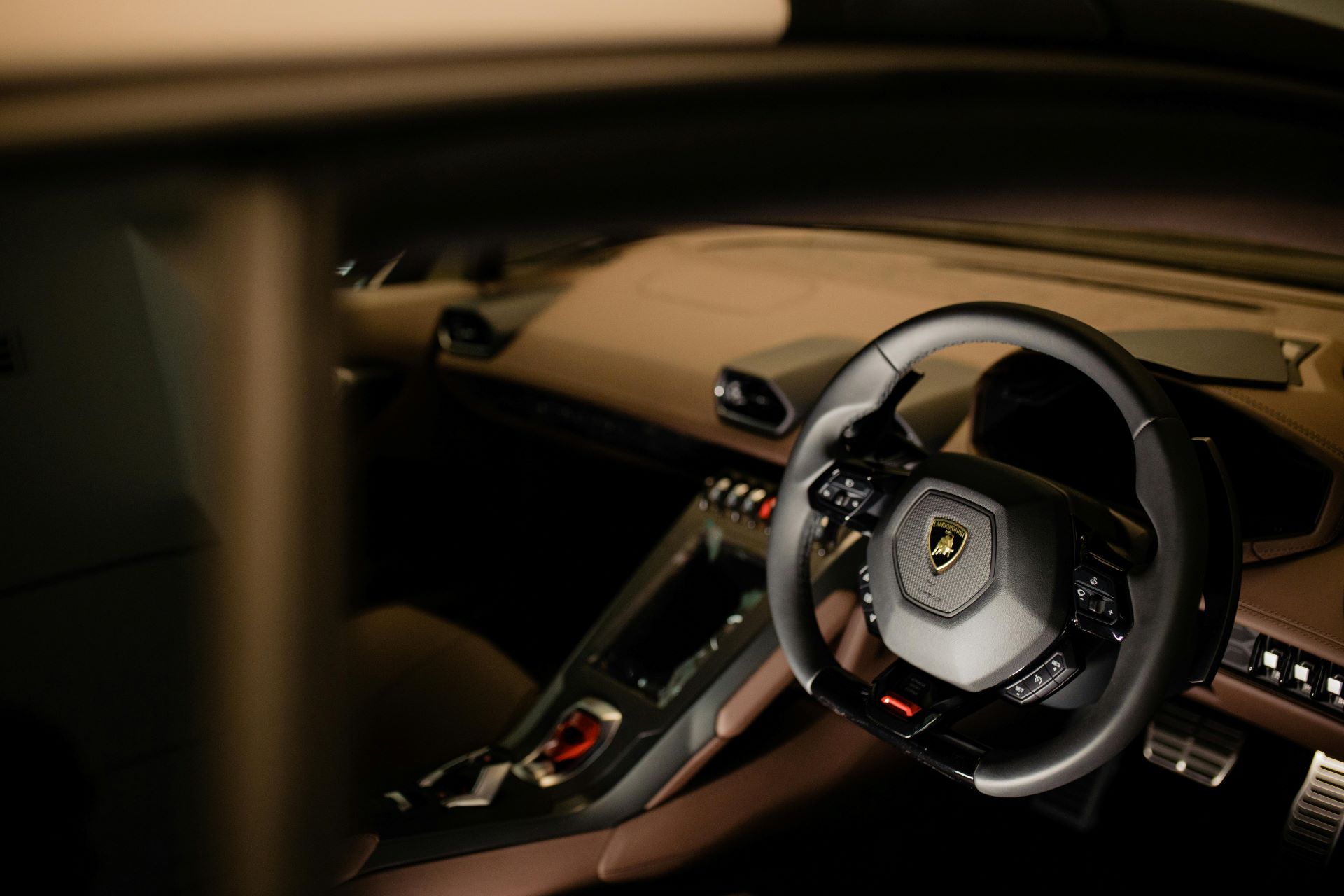 the-luxury-experience-beyond-the-car-redefining-automotive-marketing-through-lifestyle-services-and-exclusivity.jpg