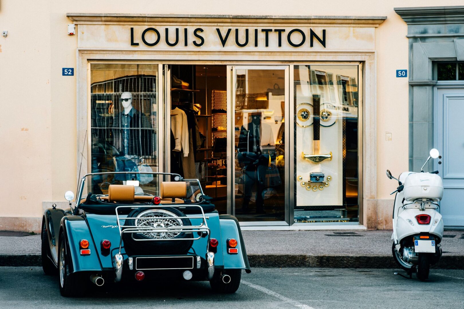 the-luxury-lane-why-personalisation-is-the-ultimate-marketing-tool-in-premium-automotive-1-1620x1080.jpg