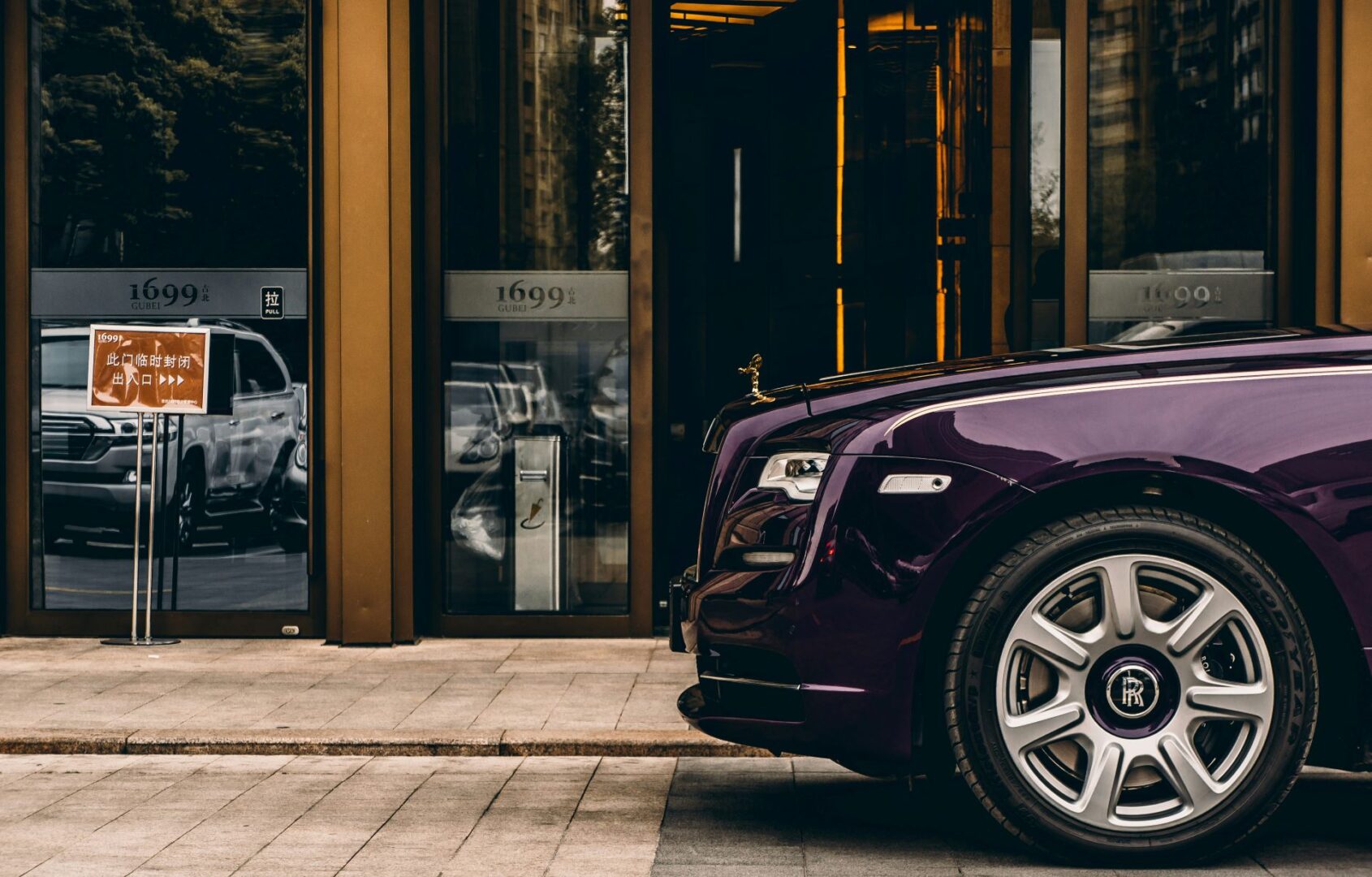 the-luxury-lane-why-personalisation-is-the-ultimate-marketing-tool-in-premium-automotive-2-1690x1080.jpg