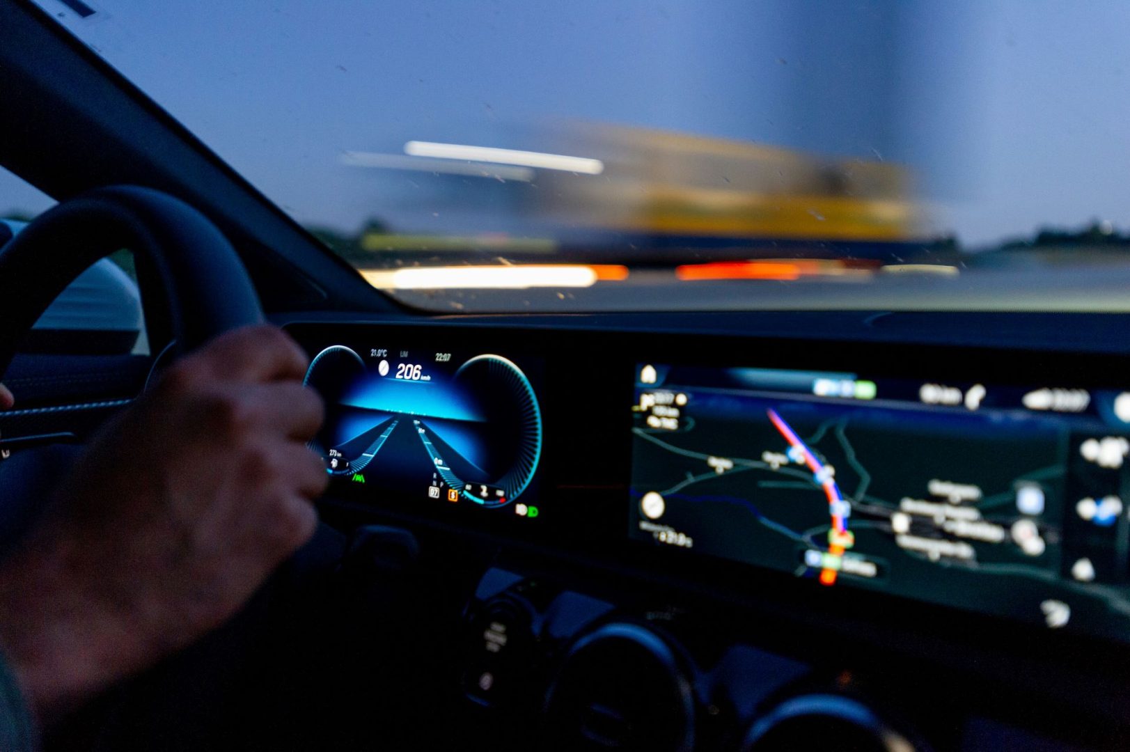 the-rise-of-autonomous-vehicle-marketing-how-companies-are-advertising-the-future-of-driving-1-1623x1080.jpg