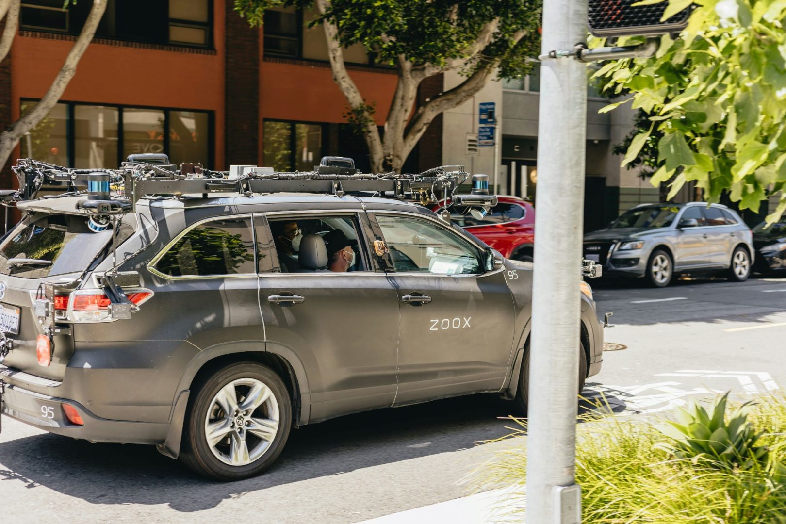 the-rise-of-autonomous-vehicle-marketing-how-companies-are-advertising-the-future-of-driving-1620x1080.jpg