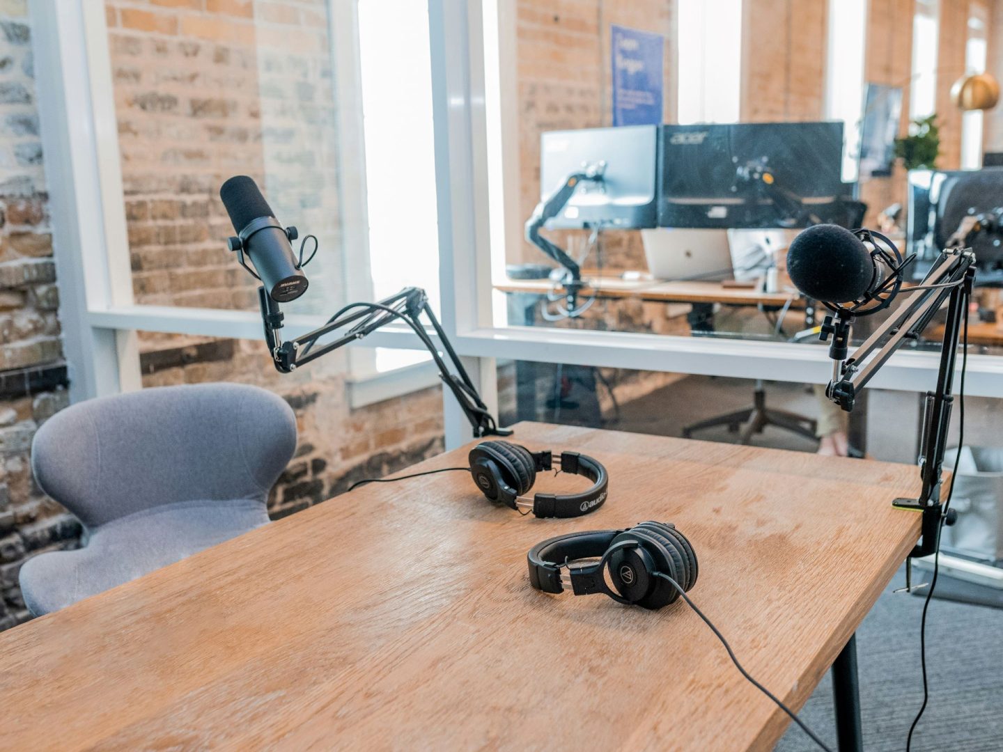 the-rise-of-podcast-advertising-in-the-automotive-sector-1440x1080.jpg