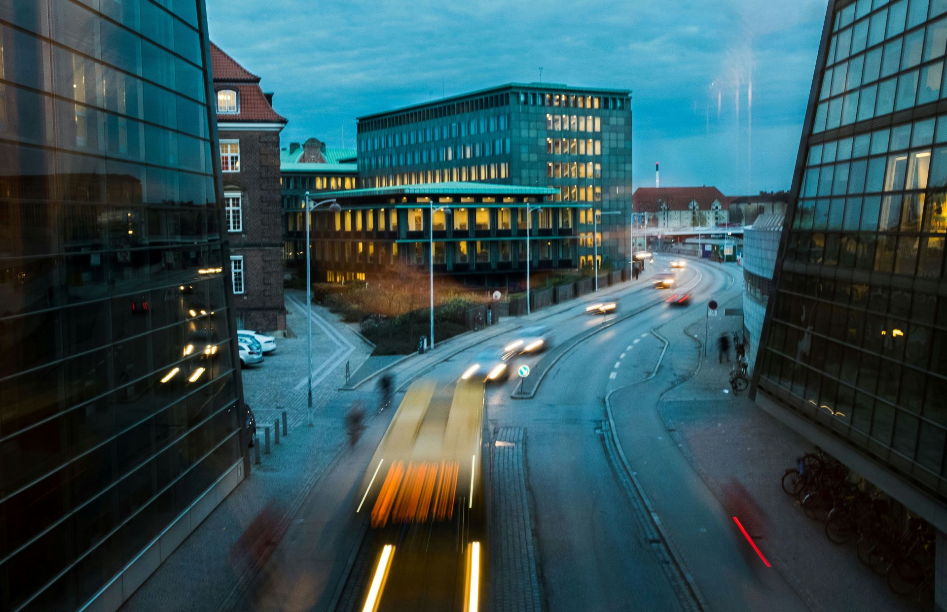 the-role-of-emotions-in-automotive-advertising-crafting-a-connection-with-consumers.jpg